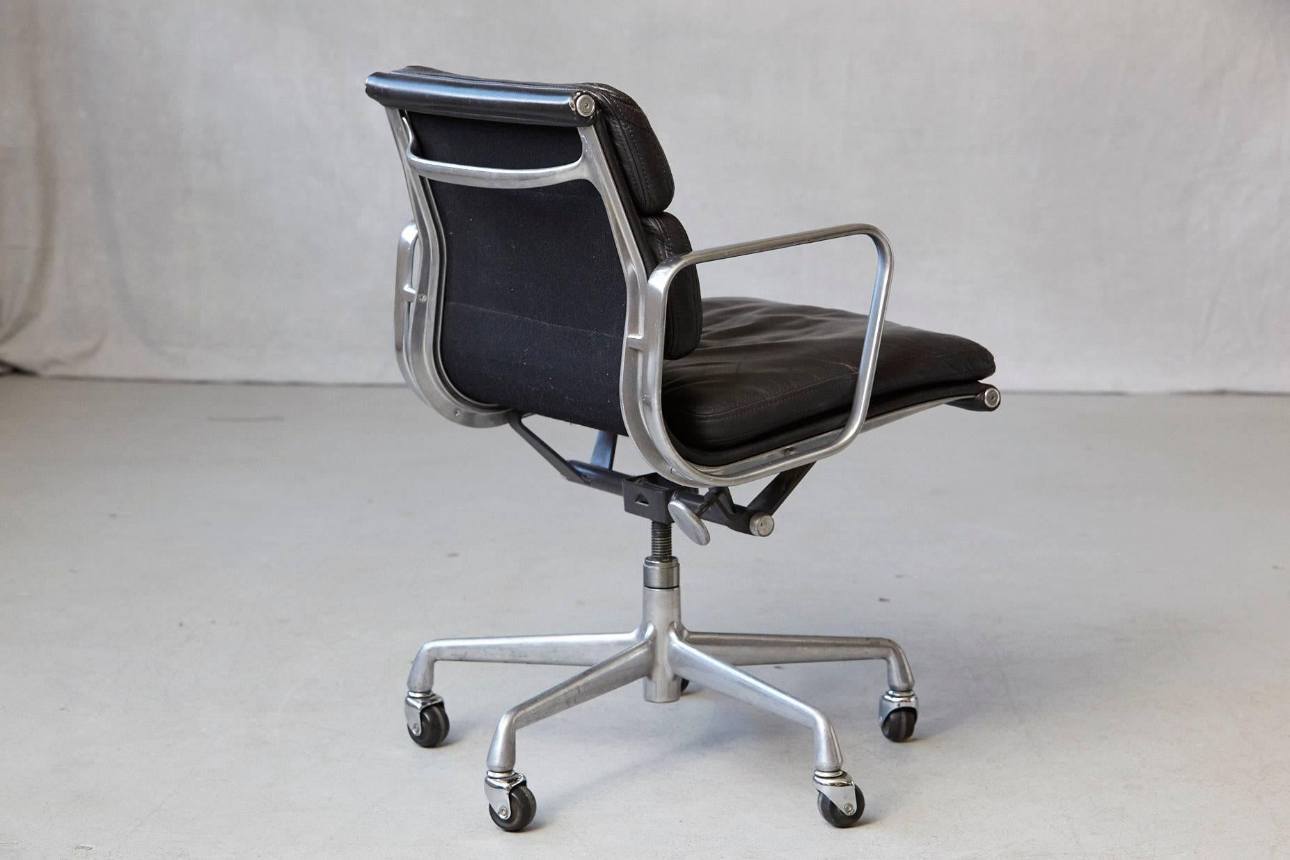 American Eames Aluminum Group Black Leather Soft Pad Chair on Casters for Herman Miller