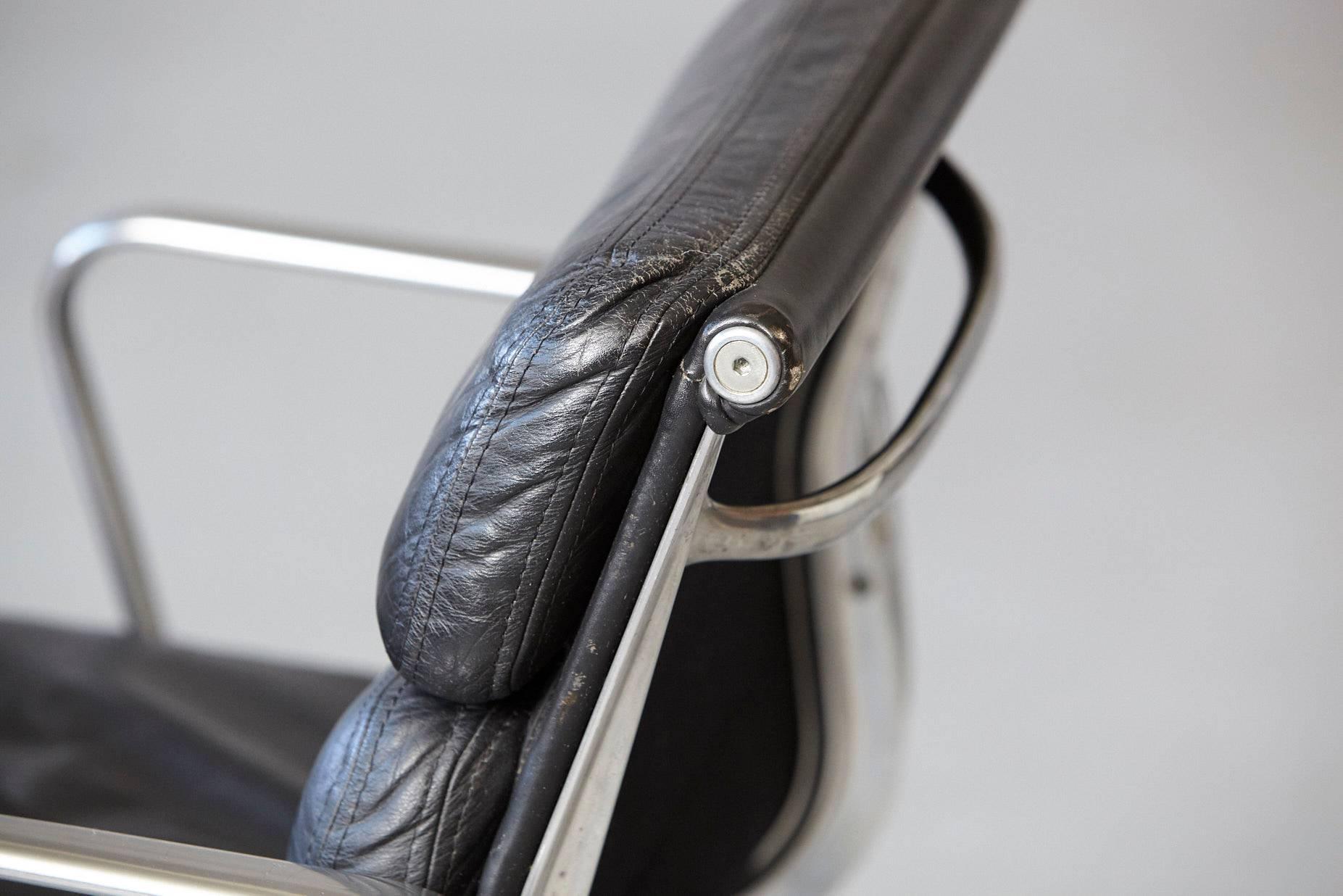Eames Aluminum Group Black Leather Soft Pad Chair on Casters for Herman Miller 1