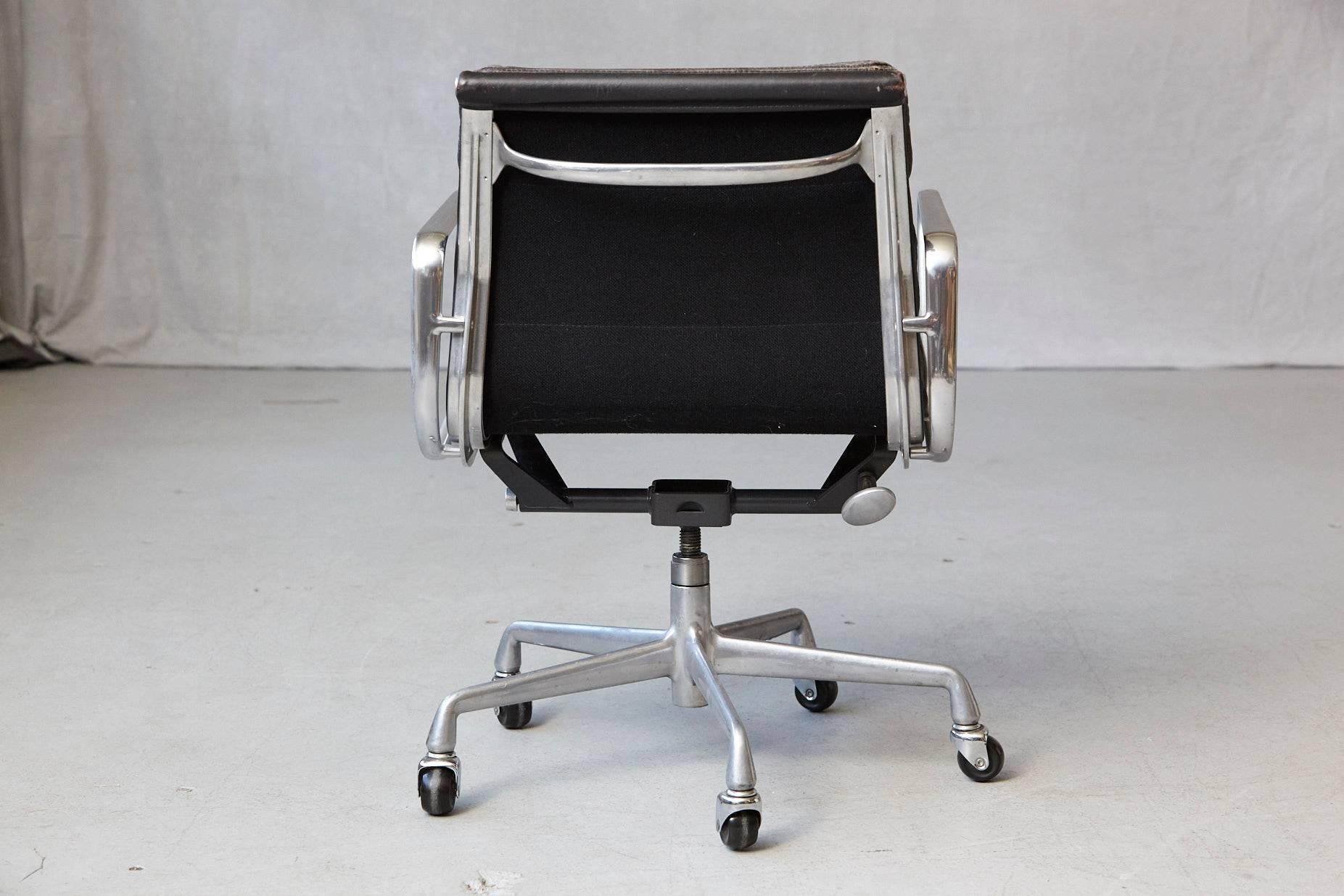 20th Century Eames Aluminum Group Black Leather Soft Pad Chair on Casters for Herman Miller