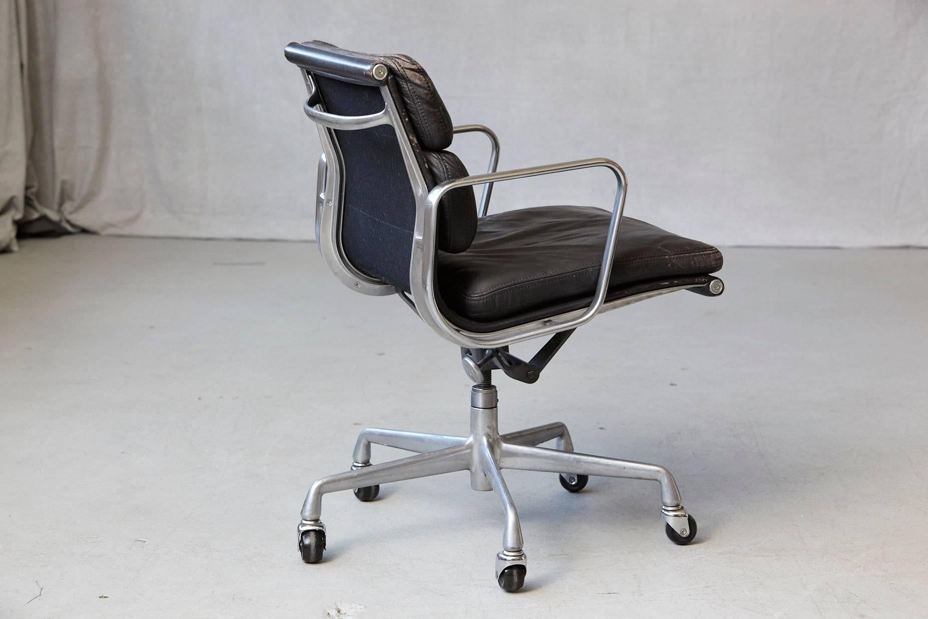 Eames Aluminum Group Black Leather Soft Pad Chair on Casters for Herman Miller 2