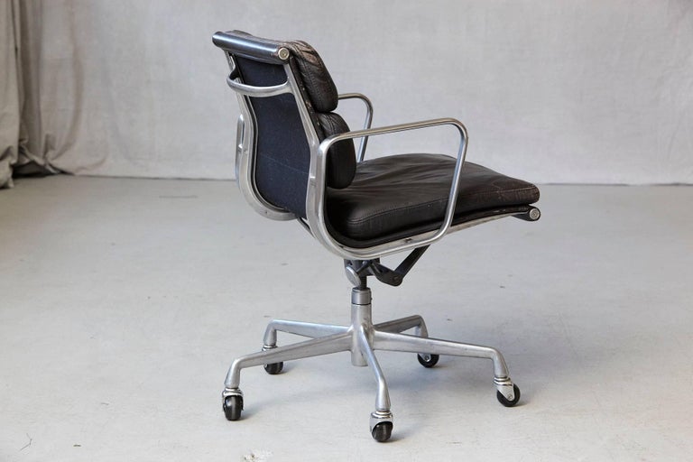 Eames Aluminum Group Black Leather Soft Pad Chair on Casters for Herman