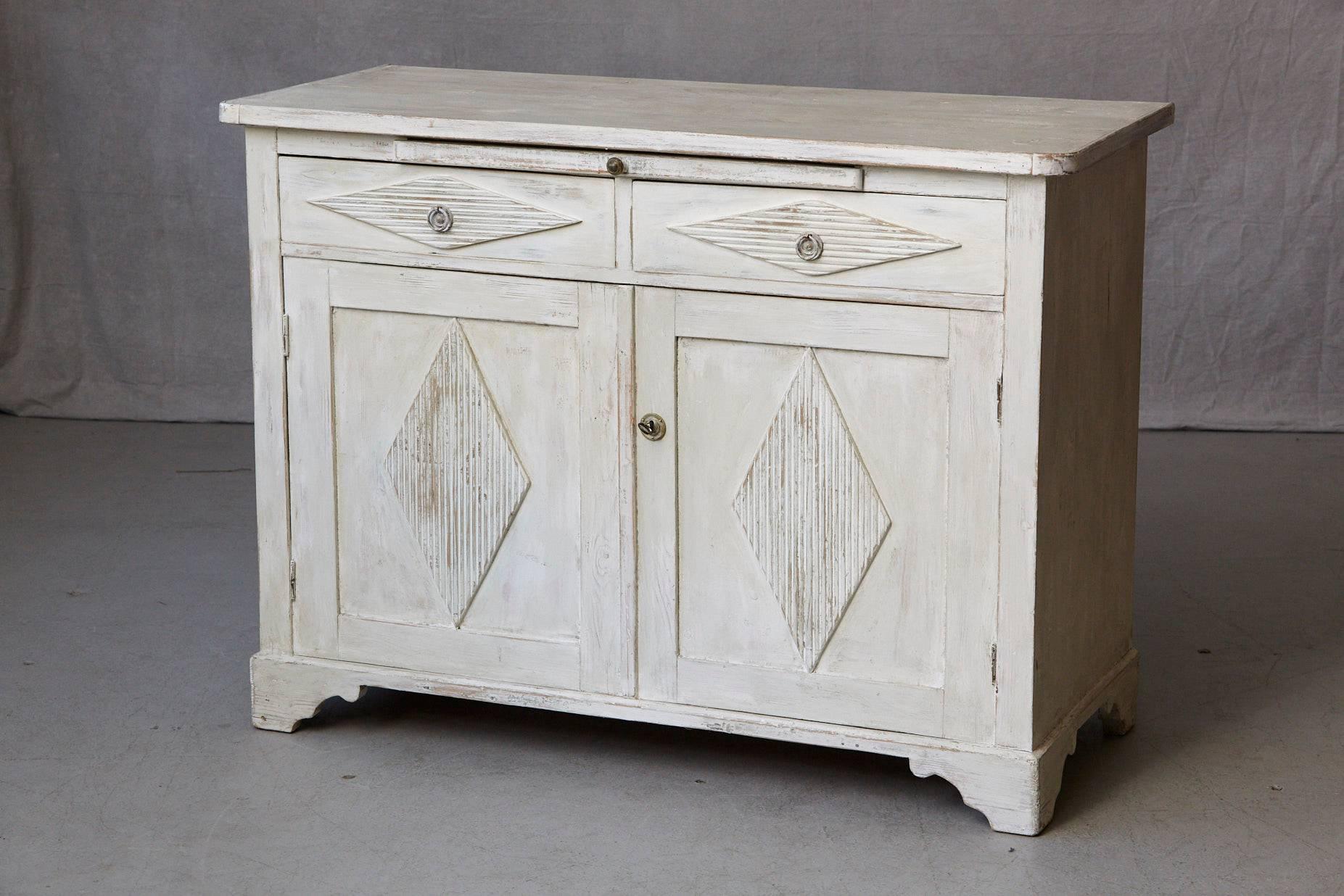 19th Century Swedish Gustavian Sideboard with Diamond Shape Reeded Details In Good Condition In Pau, FR
