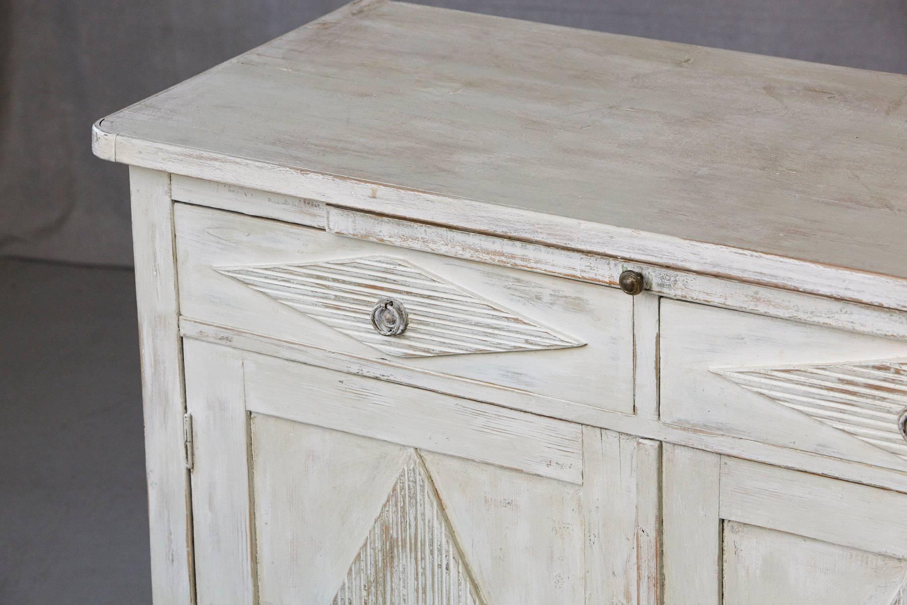 19th Century Swedish Gustavian Sideboard with Diamond Shape Reeded Details 4