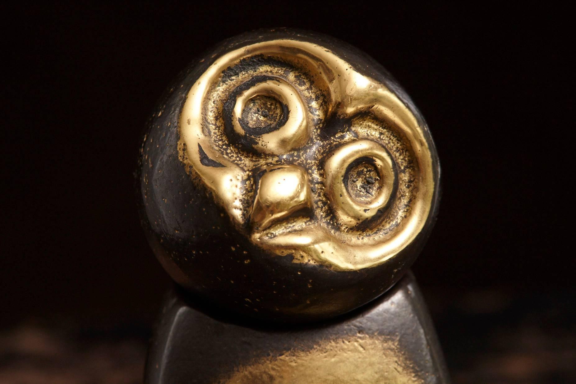 Heavy Brass Owl with Swiveling Head in the Style of Walter Bosse In Excellent Condition In Pau, FR