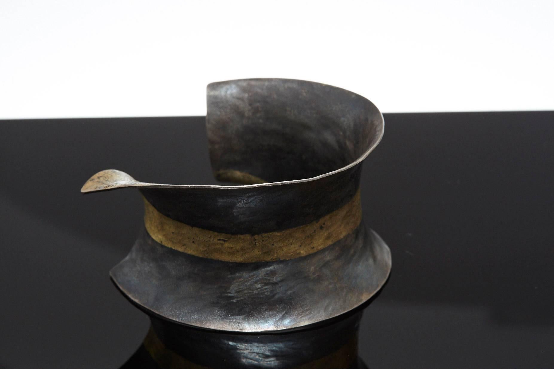 Hand-Forged Blackened Iron and Gold Cuff in the Style of Pat Flynn For Sale 3