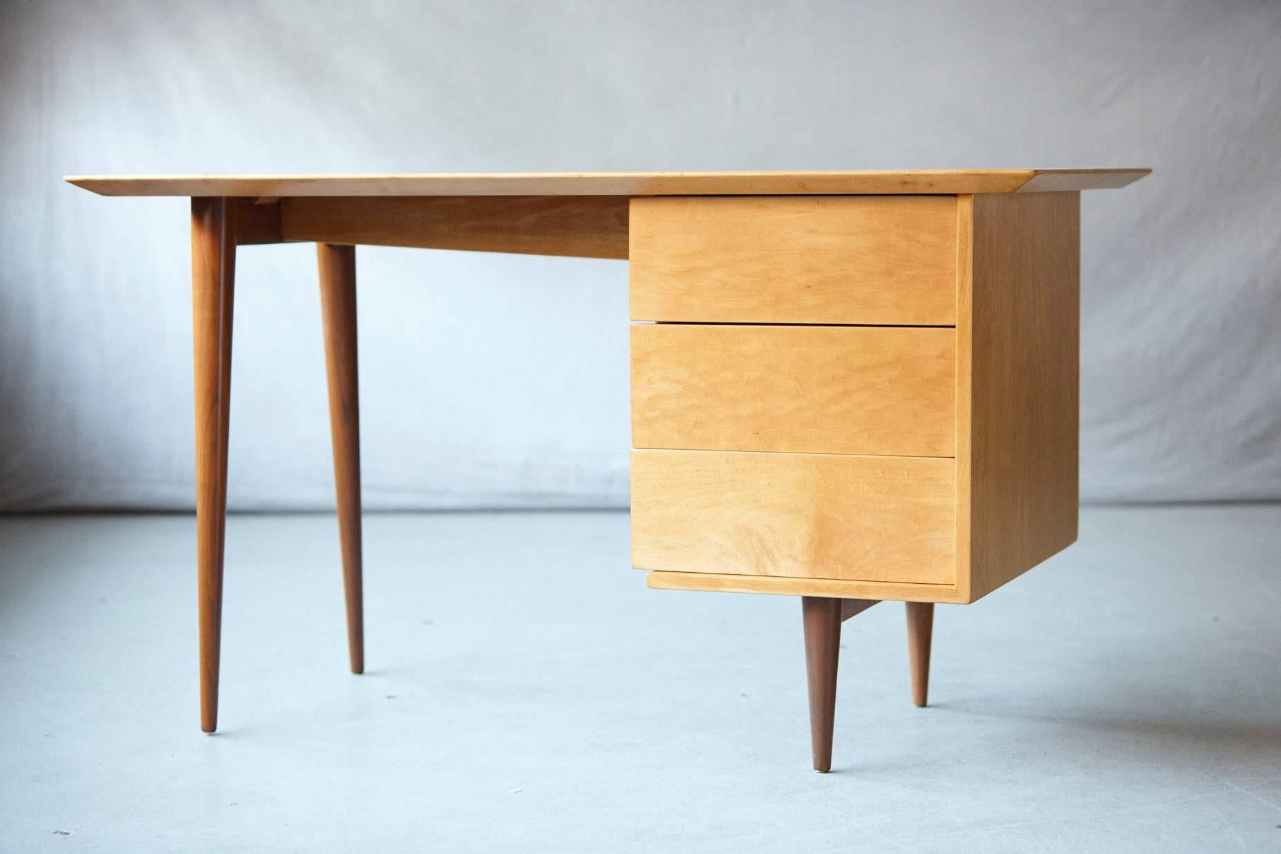 Exceptional and very rare early Florence Knoll maple desk, Model 17. 
The desk has been newly refinished in Nov 2017 and is in exceptional vintage condition. 
The desk surface is framed with a massive maple edge, while the inner part of the