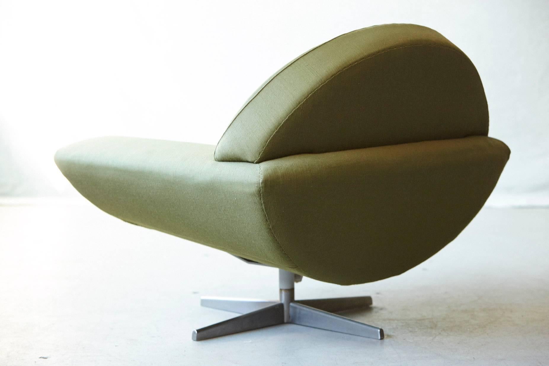 Mid-20th Century Johannes Andersen 'Capri' Green Swivel Lounge Chair for Trensums, Denmark, 1960s