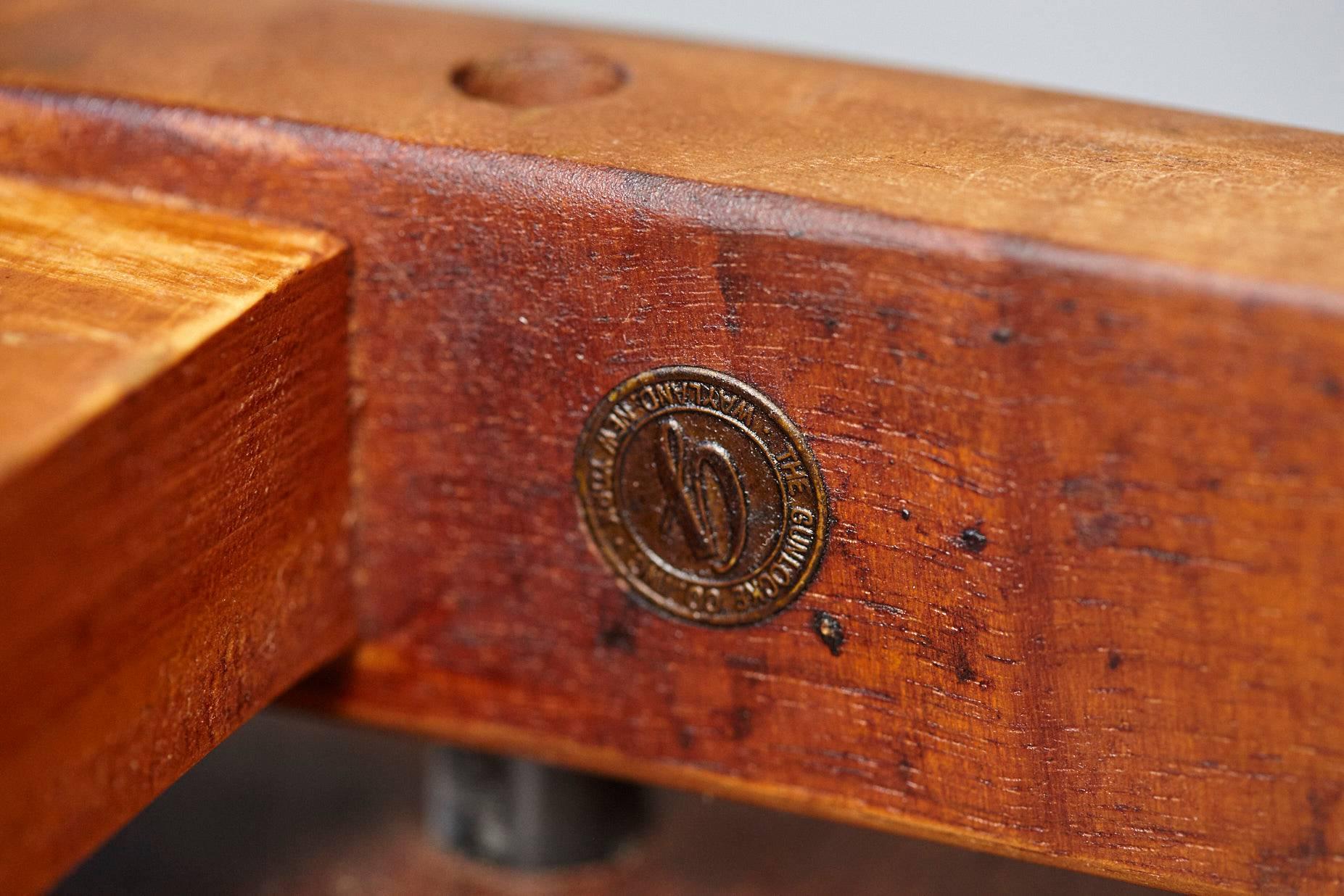 Mid-Century Modern Gunlocke Walnut Side Table, 1960s In Good Condition In Pau, FR