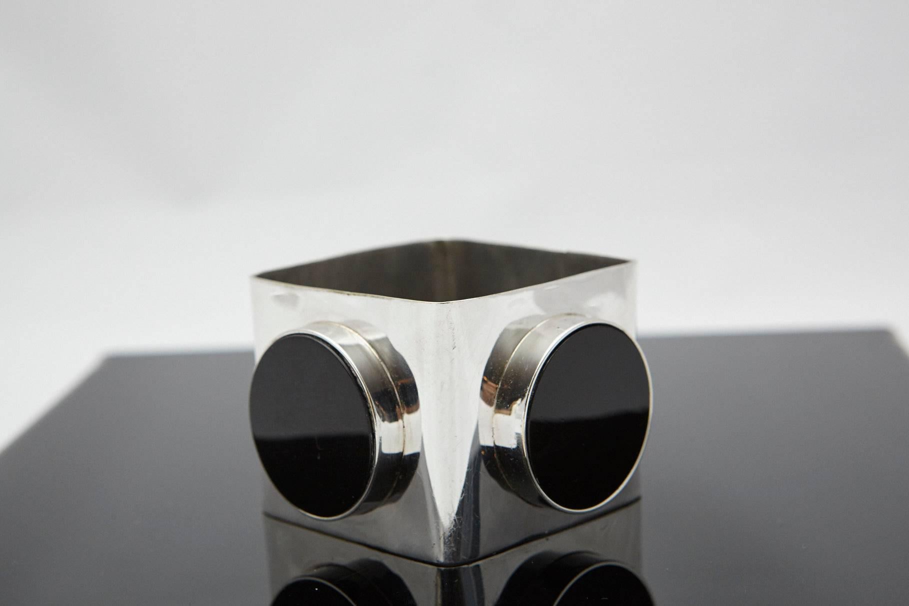 Large Square Silver Bangle with Three Circular Onyx Stones, circa 1970s In Good Condition For Sale In Pau, FR