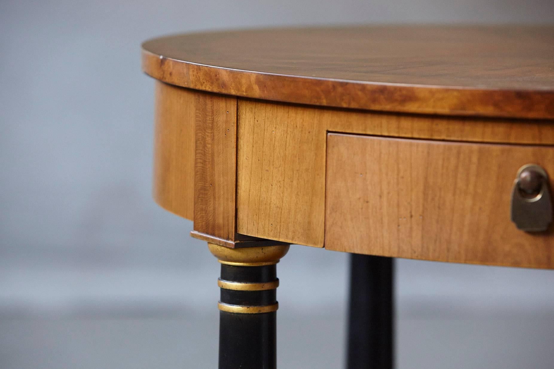 Empire Style Walnut Side Table by Baker Furniture In Good Condition In Pau, FR