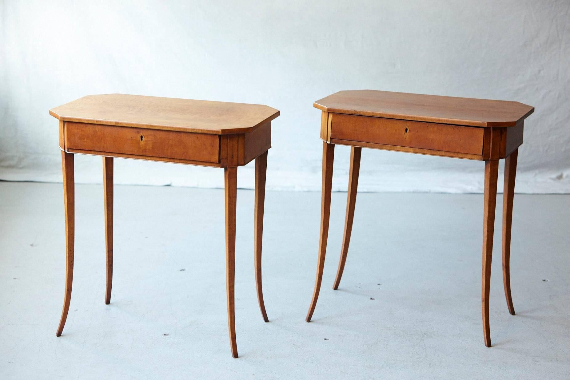 Beautiful pair of light and airy Biedermeier side tables with elegant sabre legs, single drawer and maple veneer.  Both tops are slightly bend, please refer to the detailed photos.
Please note the keys for the locks are available, we just forgot to