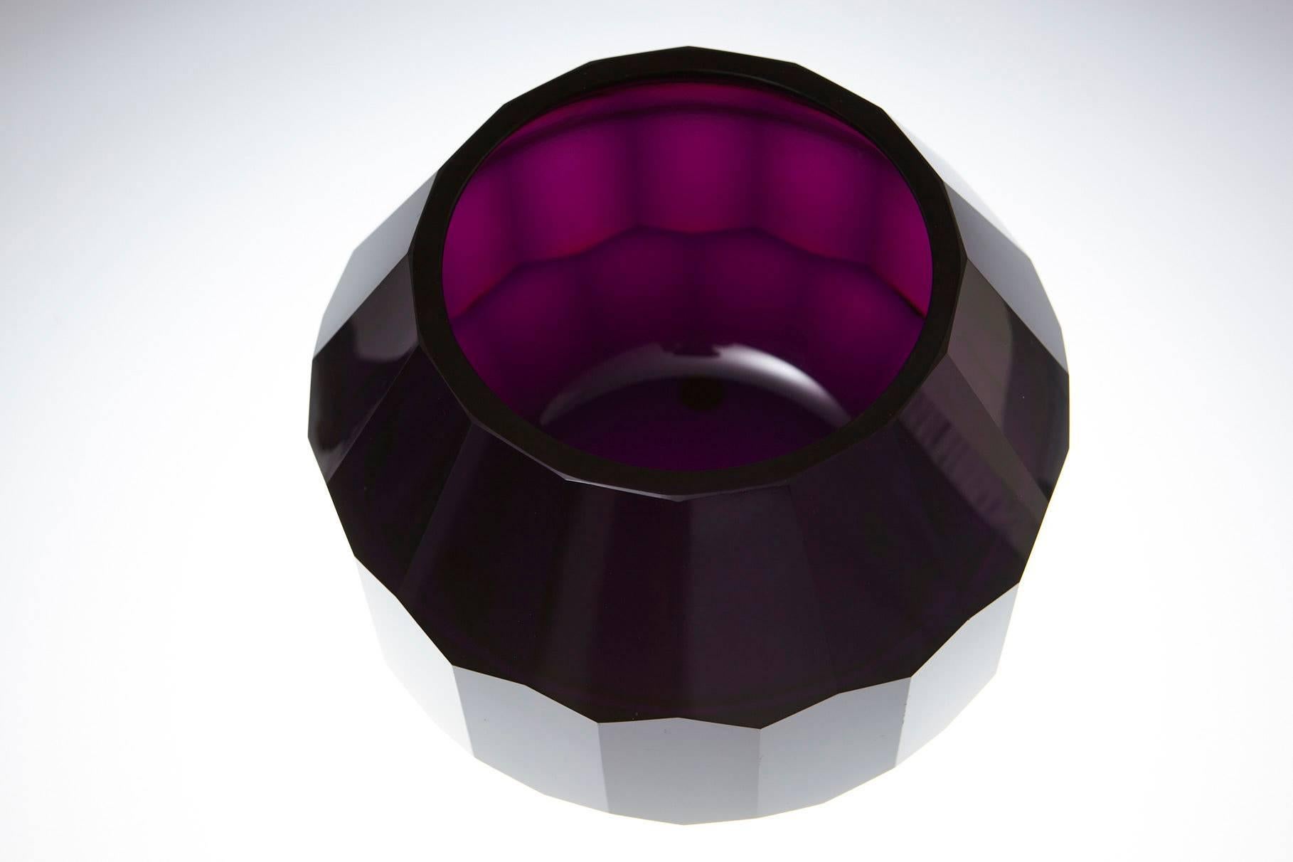 Dark Violet Hand Cut Crystal Vase Attributed to Josef Hoffmann for Moser & Söhne In Good Condition For Sale In Pau, FR