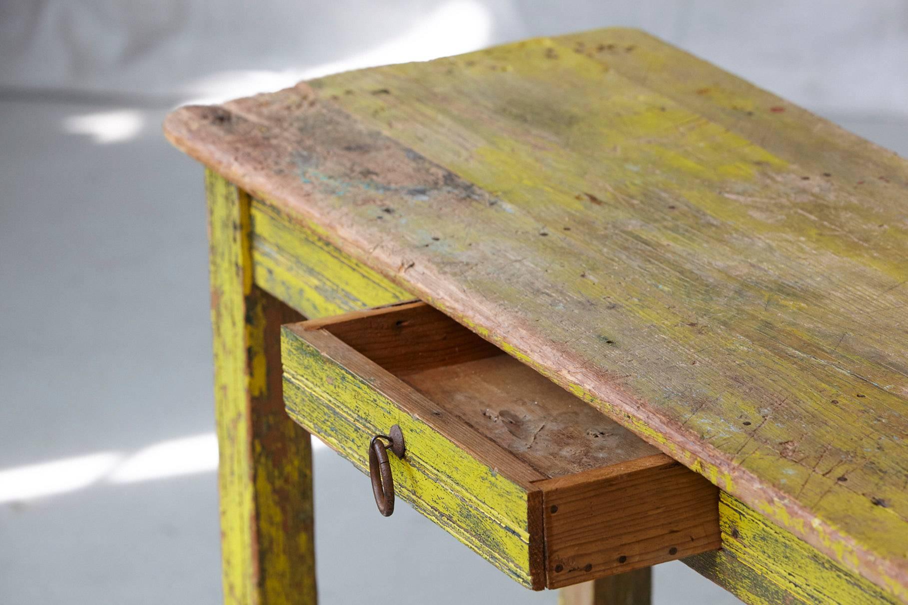 Primitive Yellow Painted Distressed Console Table In Distressed Condition In Pau, FR