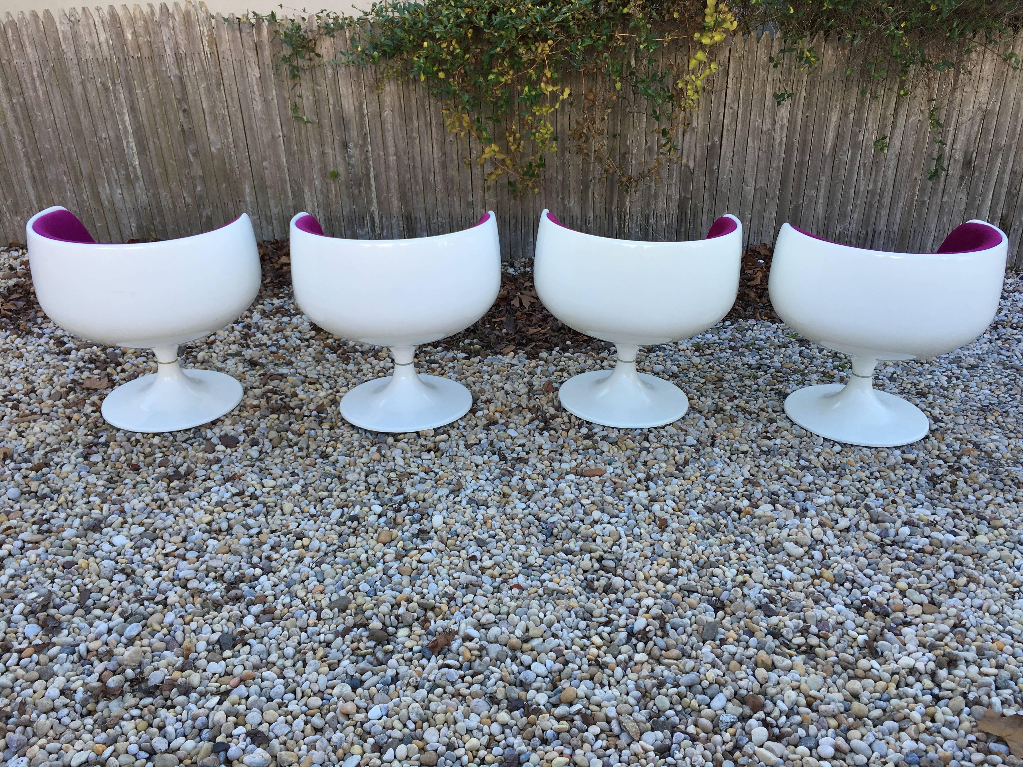 Space Age 1960s Eero Aarnio Mushroom Dining Table and Four Cognac Chairs