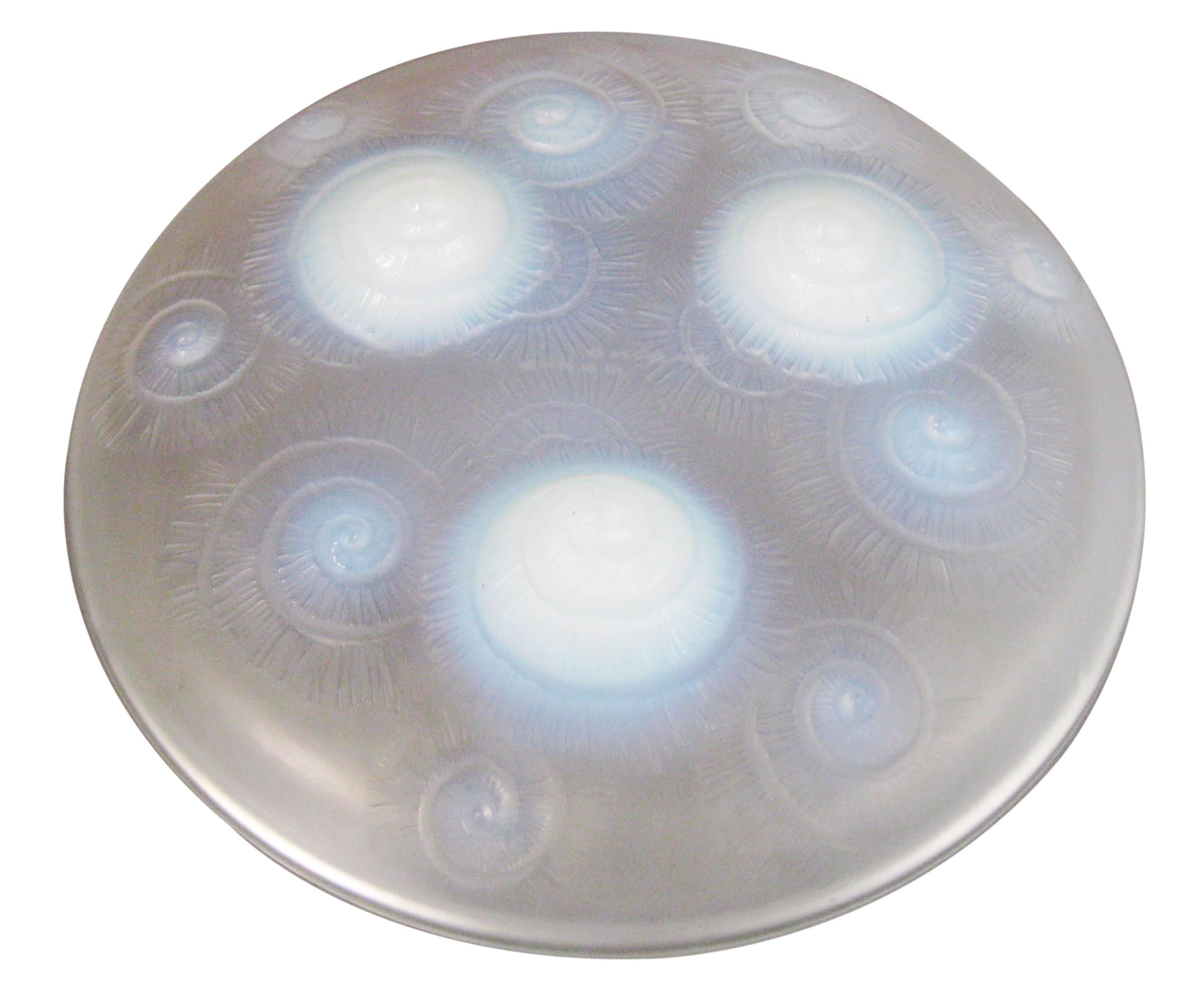 Opalecent Footed Plate, Marius Ernest Sabino, France, circa 1930 For Sale 1