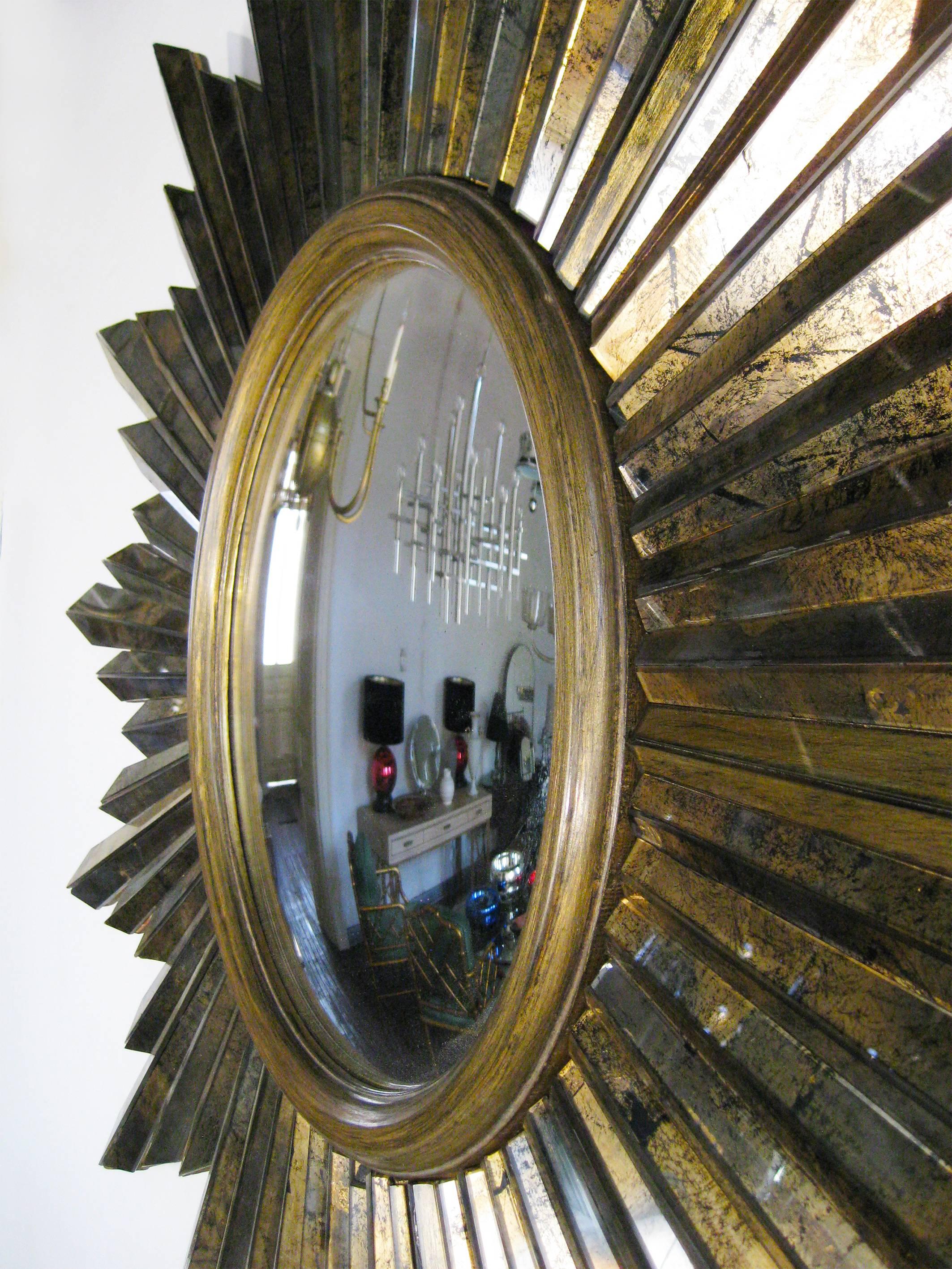 Mexican Convex Sunburst Mirror, Attributed to Roberto & Mito Block, Mexico, circa 1940 For Sale