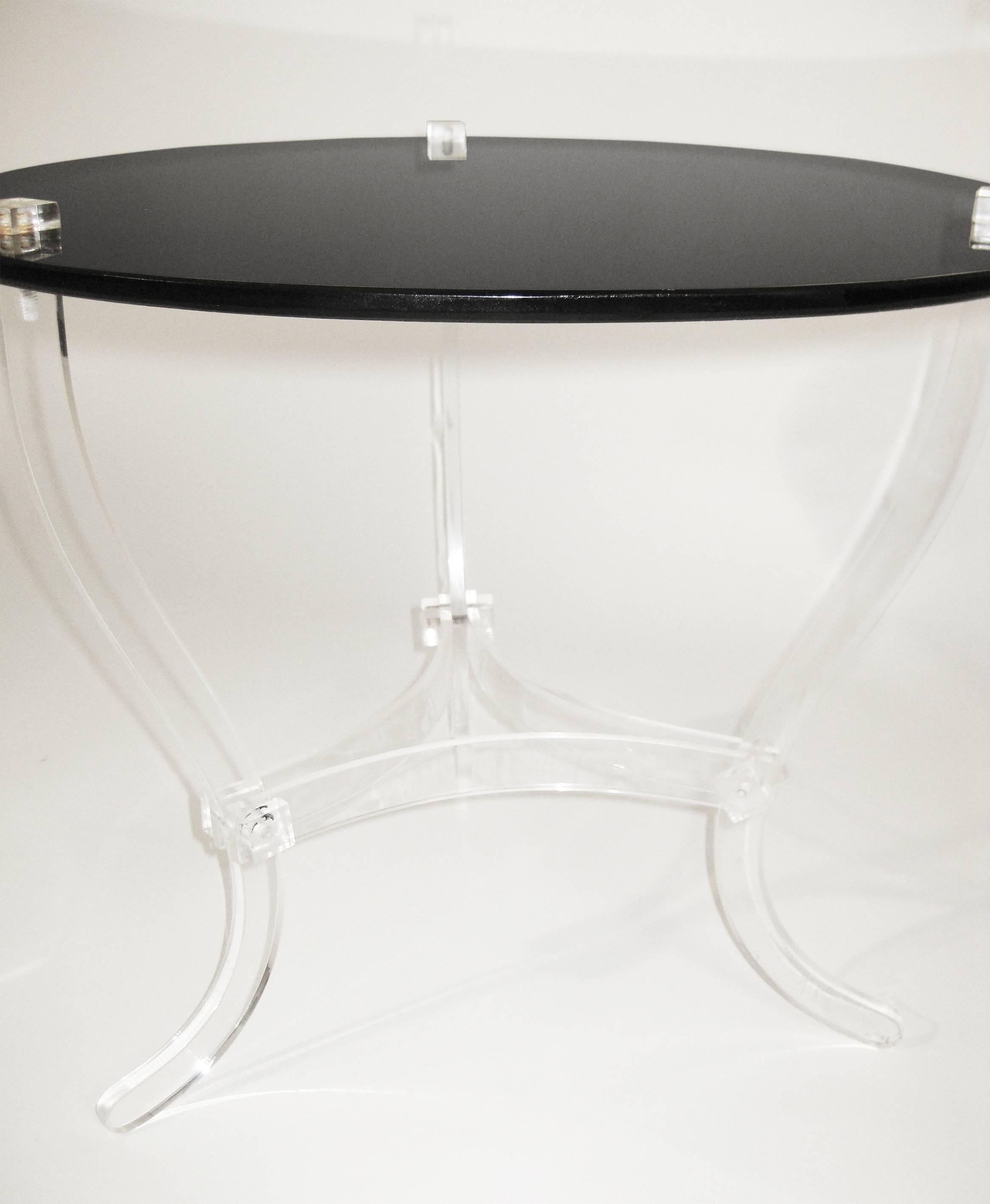 Midcentury Occasional Table, Lucite and Black Vitrolite, Mexico, circa 1965 In Excellent Condition For Sale In Mexico City, Cuauhtemoc
