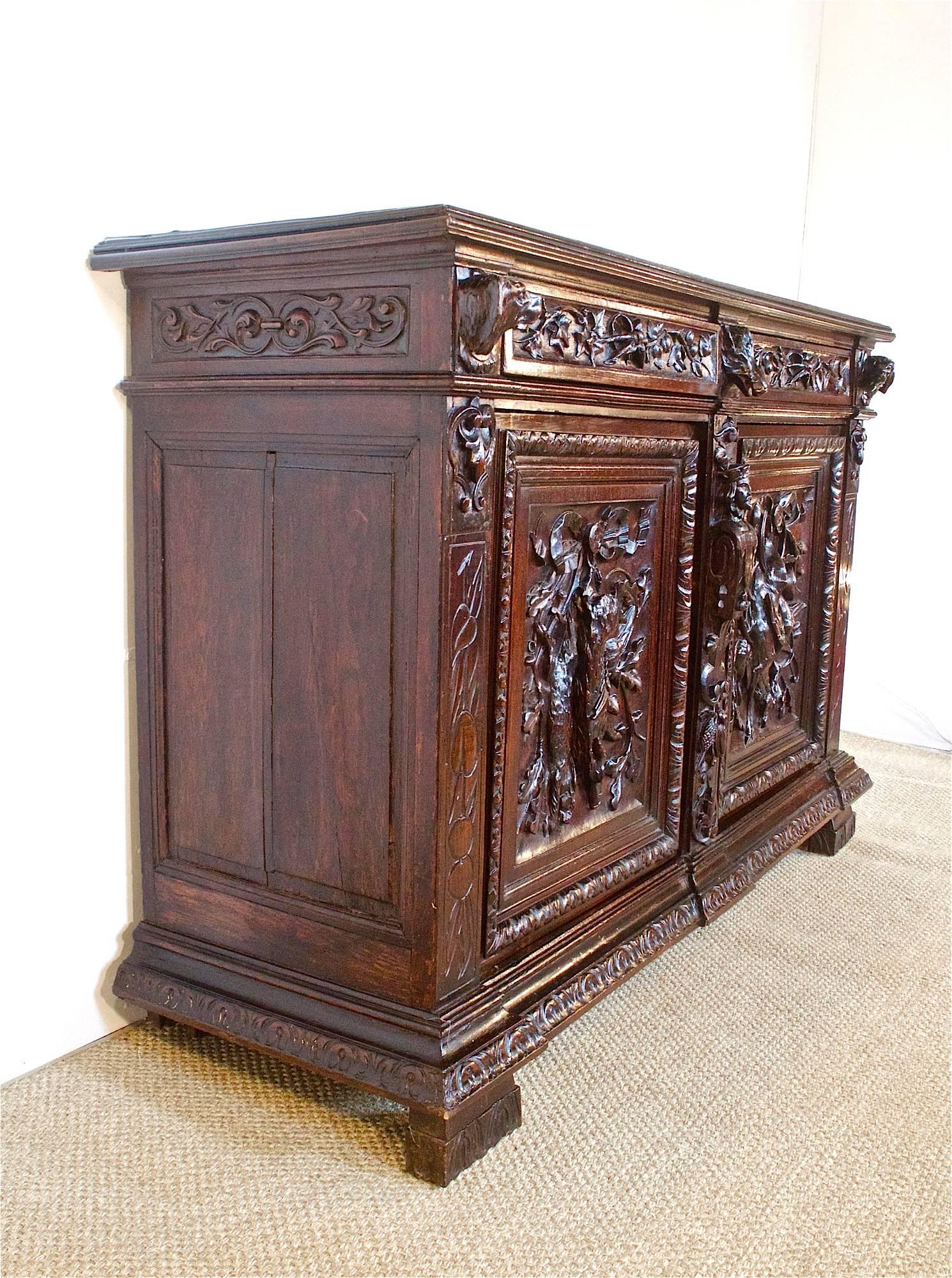 credenza antica con marmo