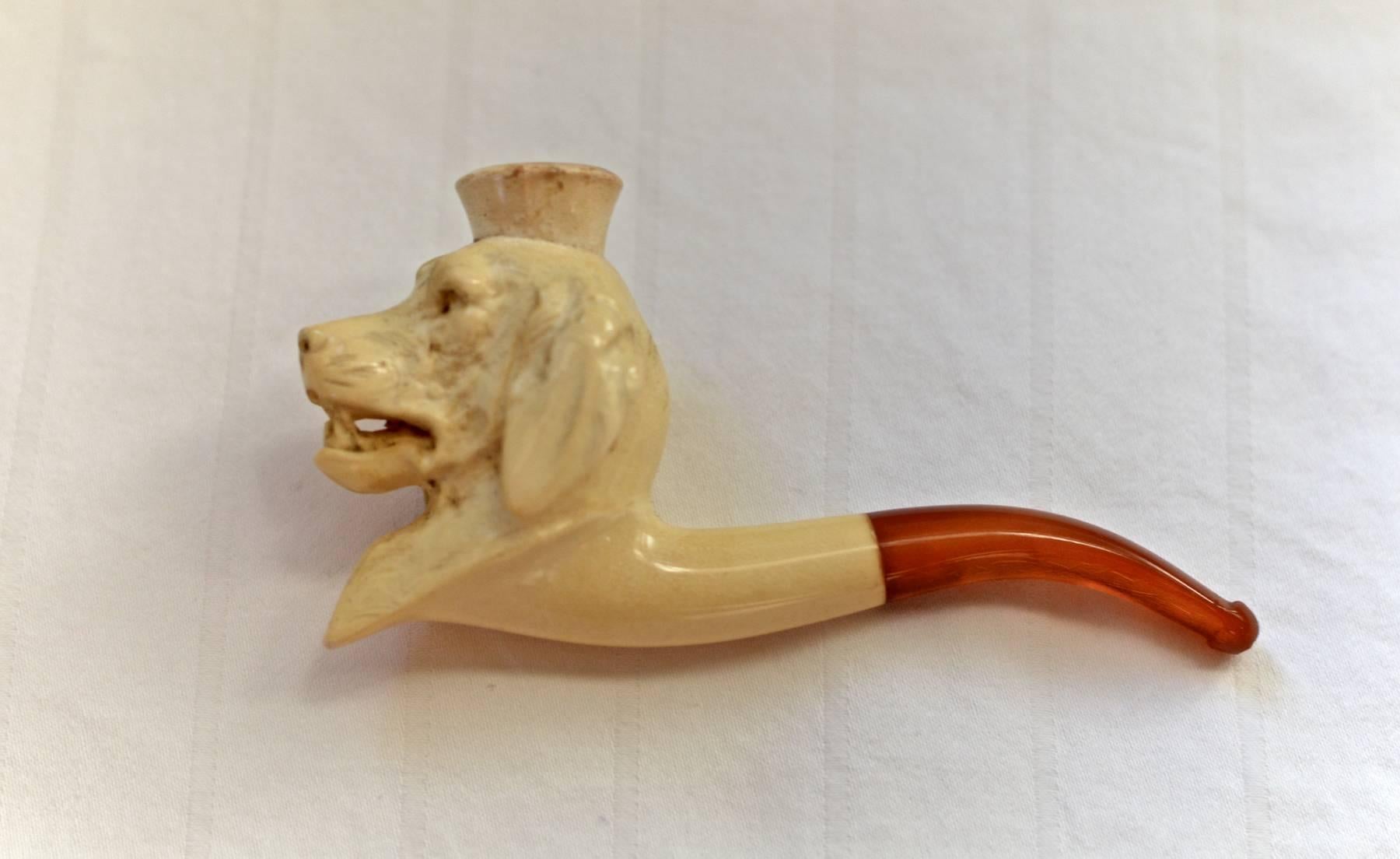 Outstanding pipe of Meerschaum depicting an intense and engaged Labrador Retriever, early 20th century. Fine condition. Little use and wear to the bowl. 

Global shipping available.
 