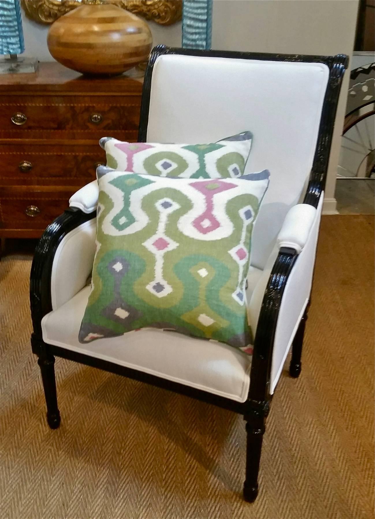 Down Pillow Pair in Darya Ikat by Schumacher In Excellent Condition In Charlottesville, VA