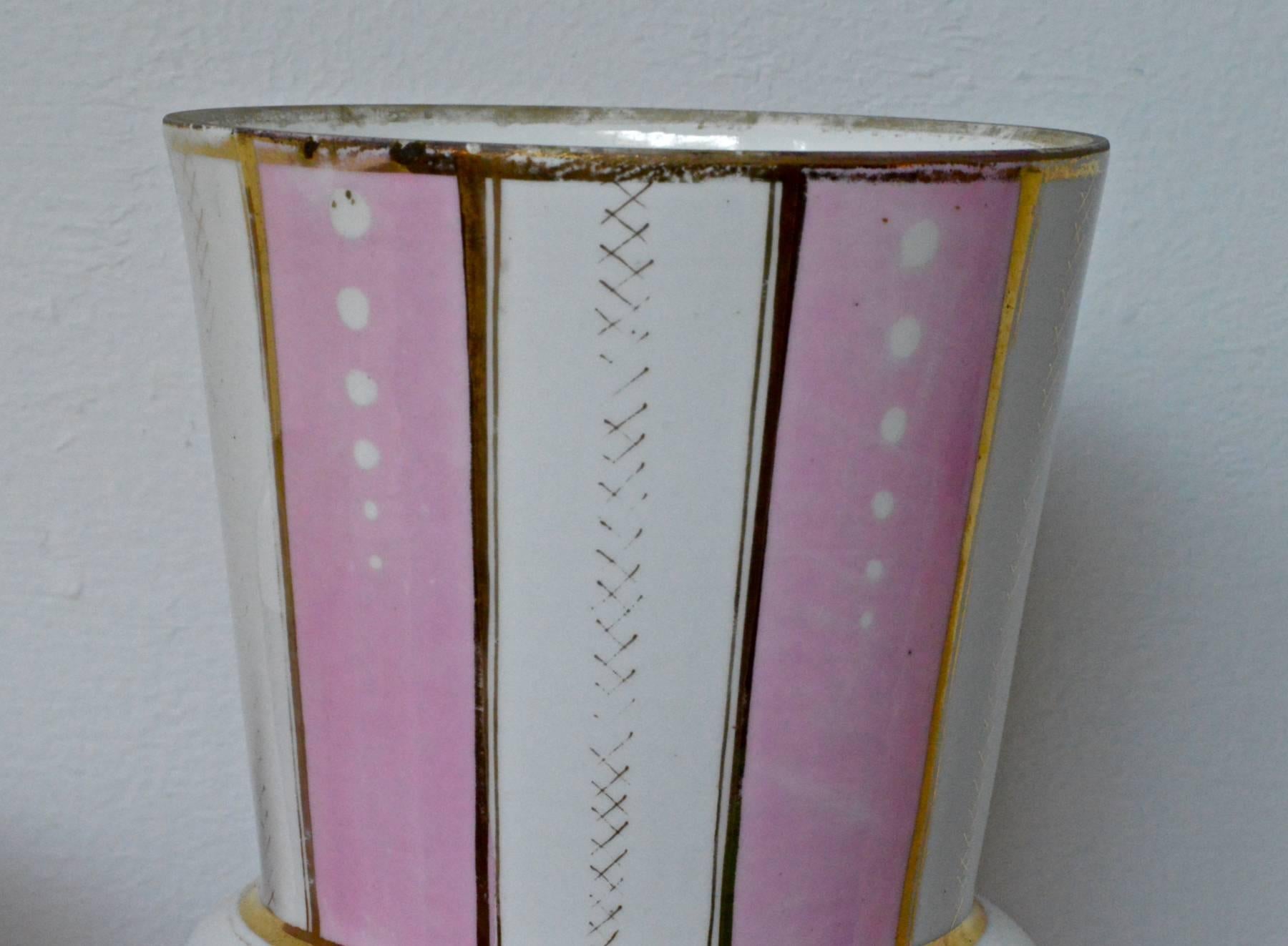 Pink Jardinières on Lucite, a Pair In Good Condition In Charlottesville, VA