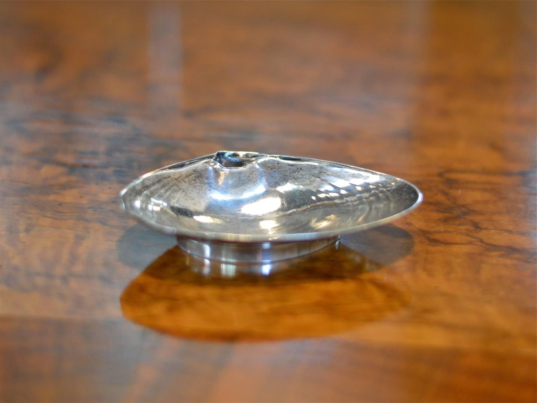 Aesthetic Movement Sterling Silver Clam Shell For Sale