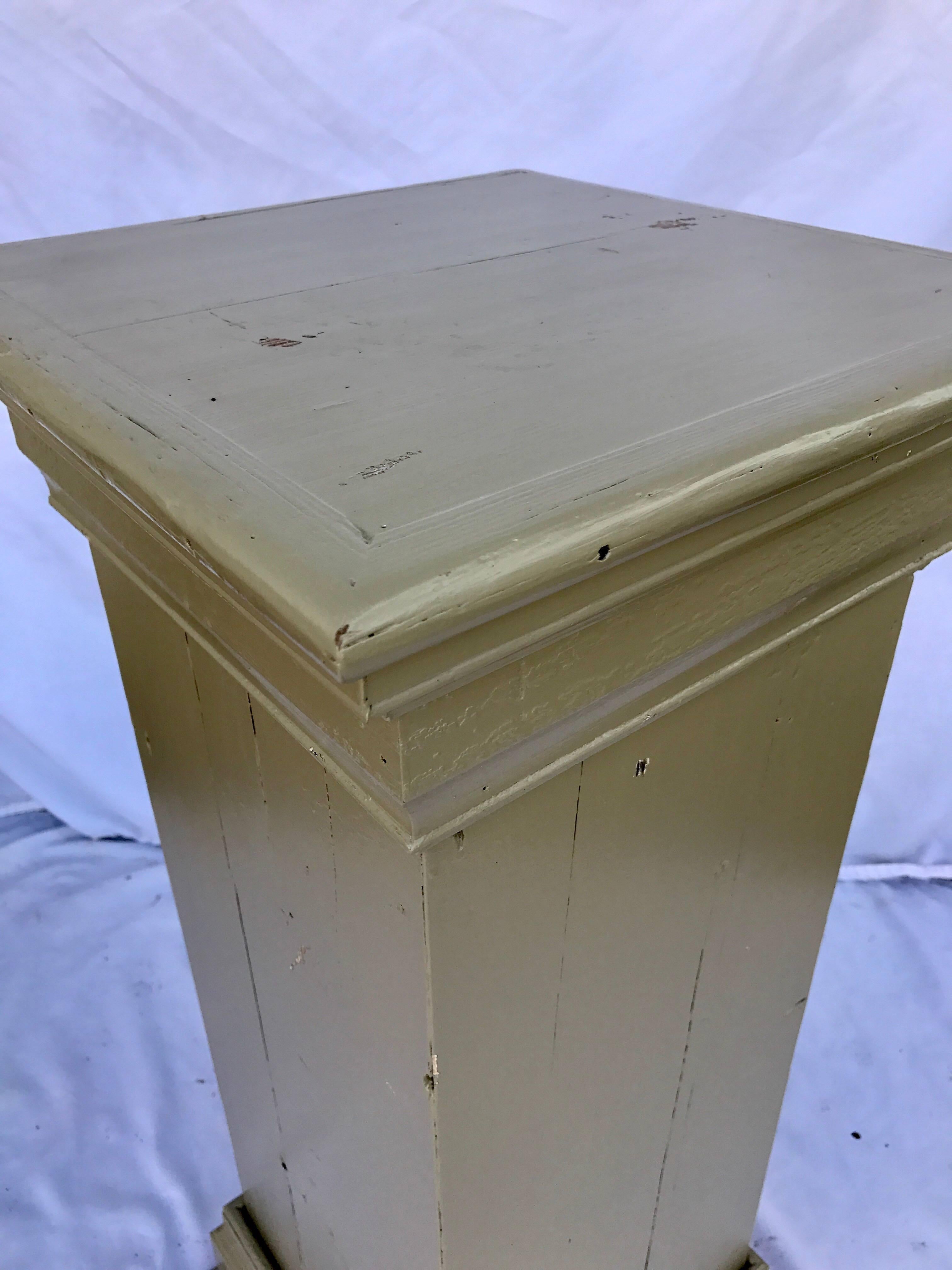 Painted Rustic Pedestal of Pine In Good Condition In Charlottesville, VA