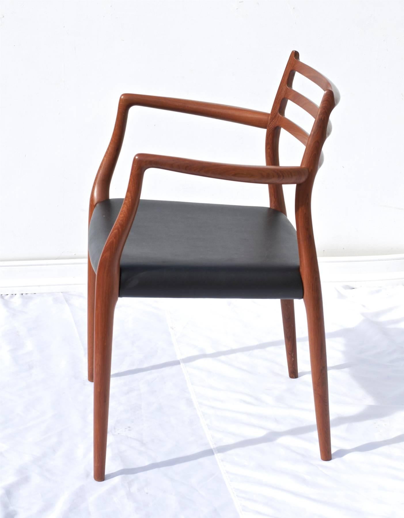 N.O. Moller Model 62 Danish Modern Dining Chairs of Teak, Pair In Good Condition In Charlottesville, VA