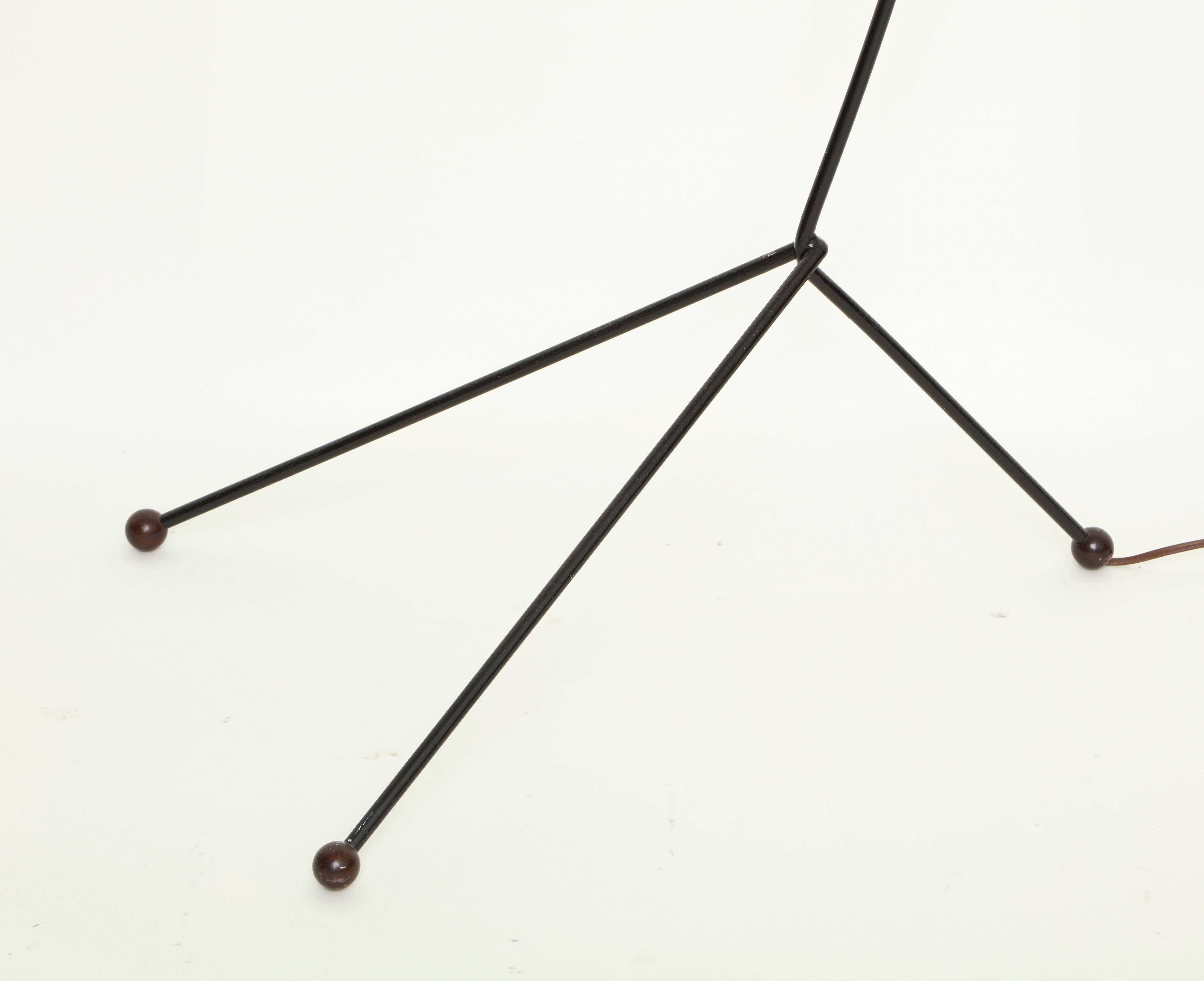 Vintage Tripod Standing Floor Lamp In Good Condition For Sale In Miami, FL