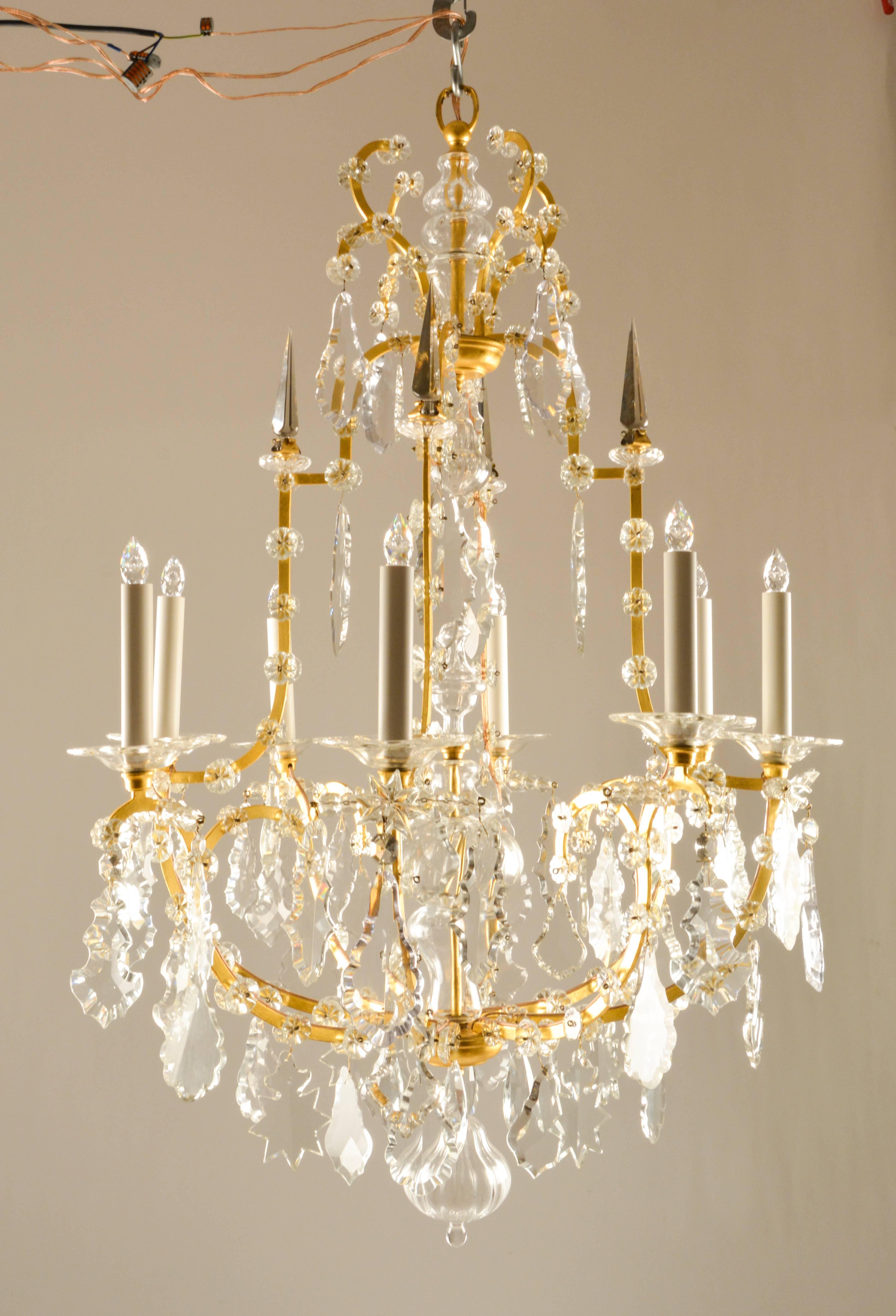 Wonderful example of an early Baroque chandelier for eight candle bulbs in the style of Karl VI, father of Maria Theresia. This type reinterprets their French Baroque model in a clean or even modern way.
With its younger and more common examples it