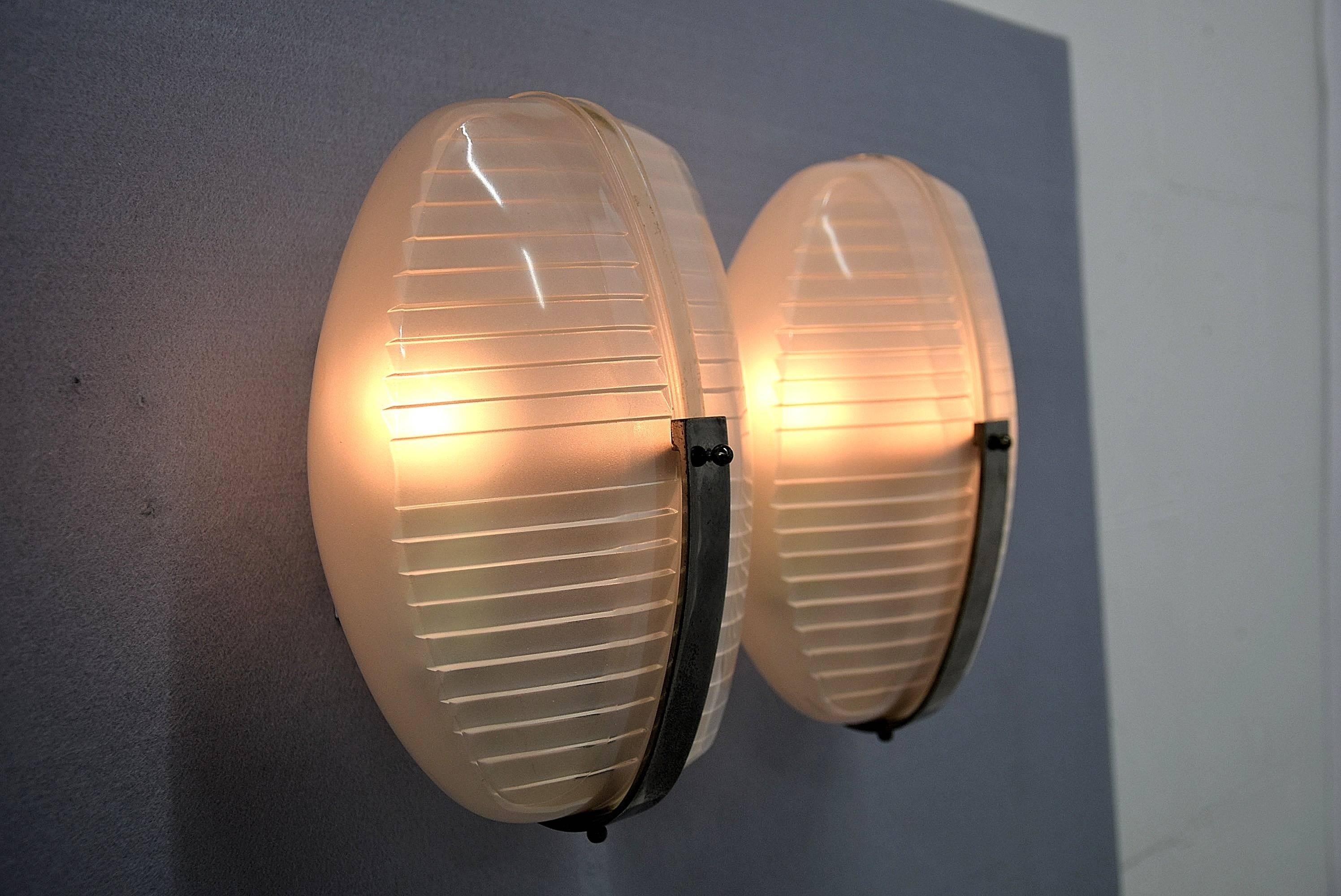 Mid century modern Sconces by Vico Magistretti for Artemide In Good Condition In Weesp, NL