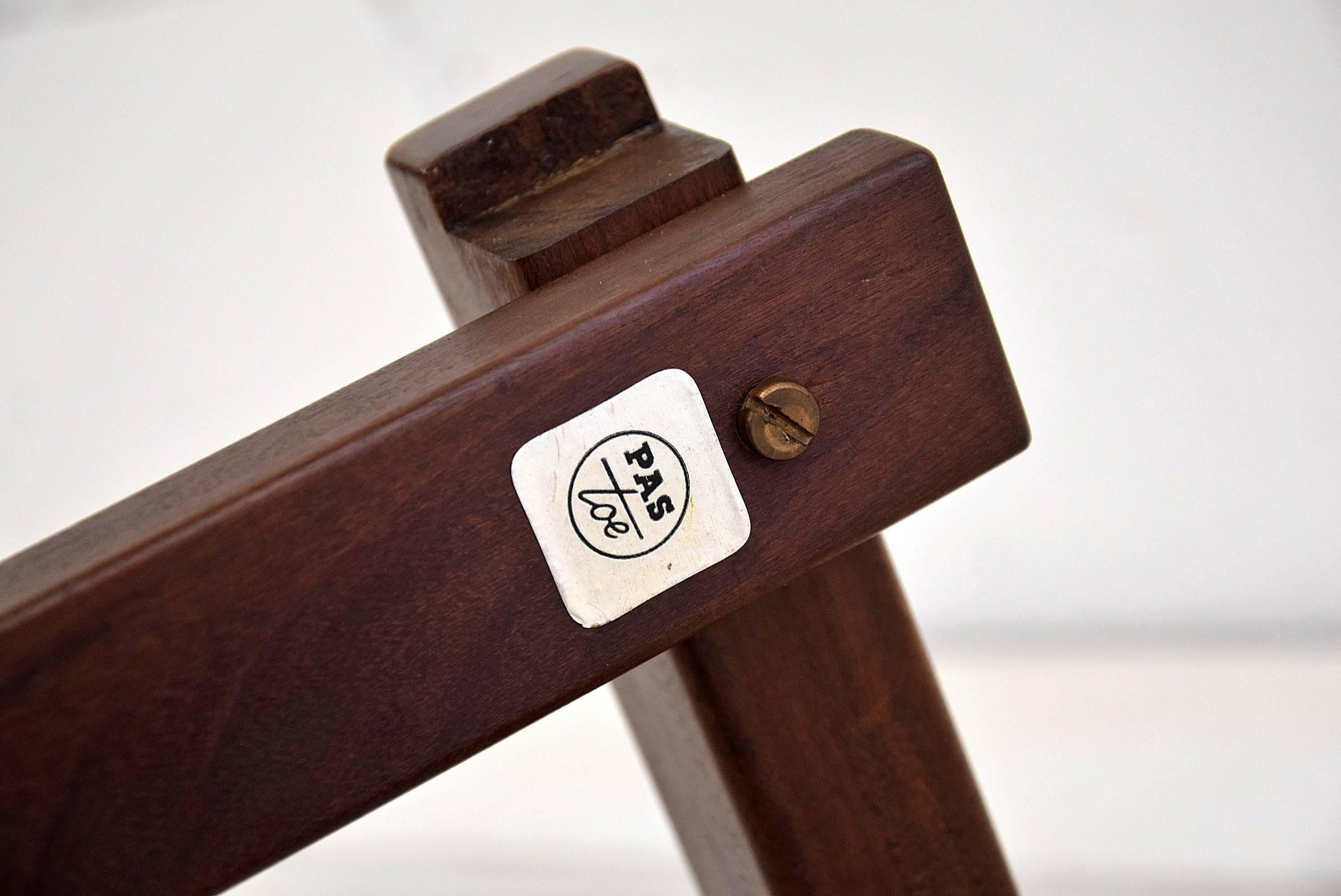 Mid Century Couchtisch aus Teakholz. im Zustand „Hervorragend“ im Angebot in Weesp, NL