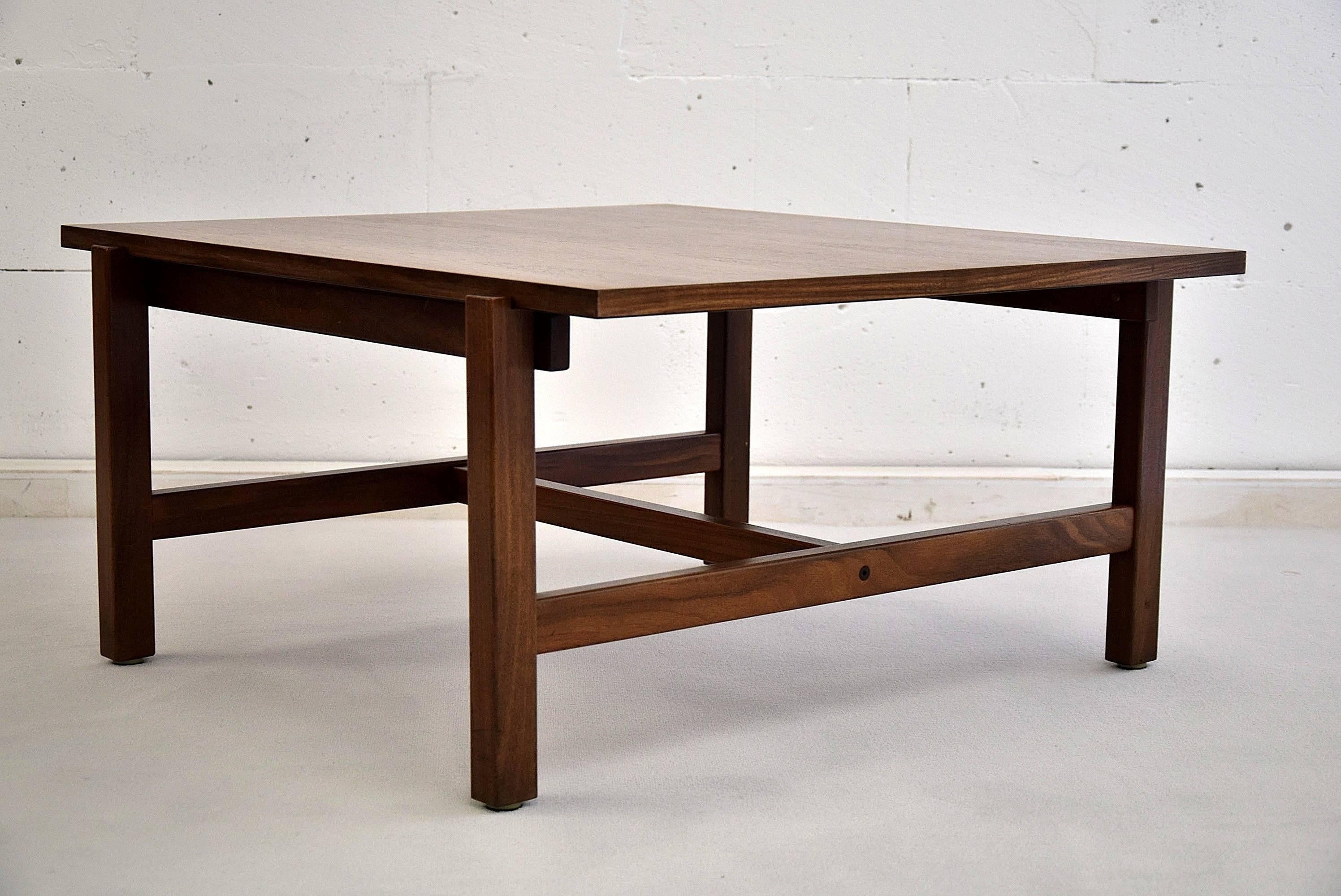 Formica Mid Century teak coffee table. For Sale