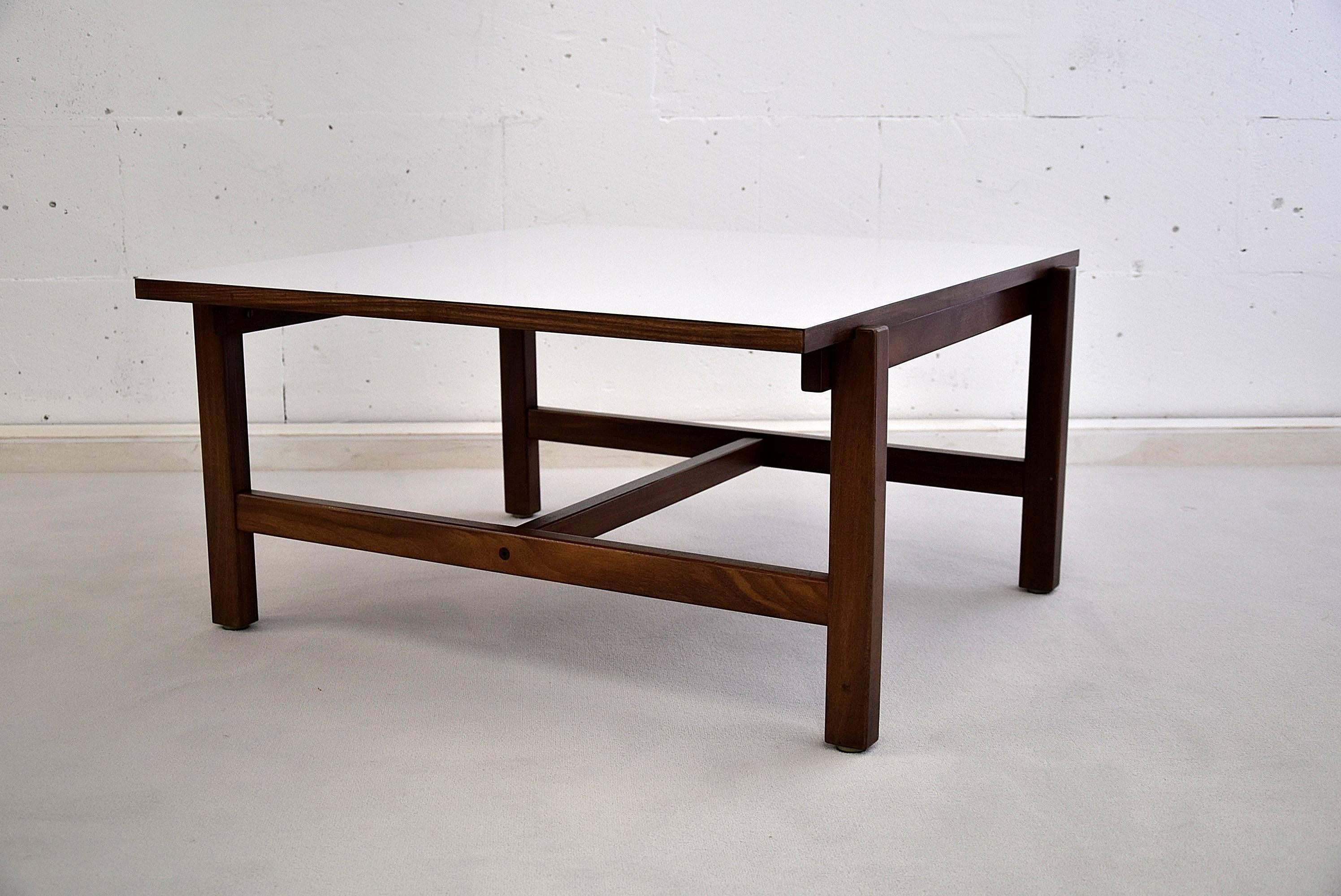 Mid Century teak coffee table. For Sale 1