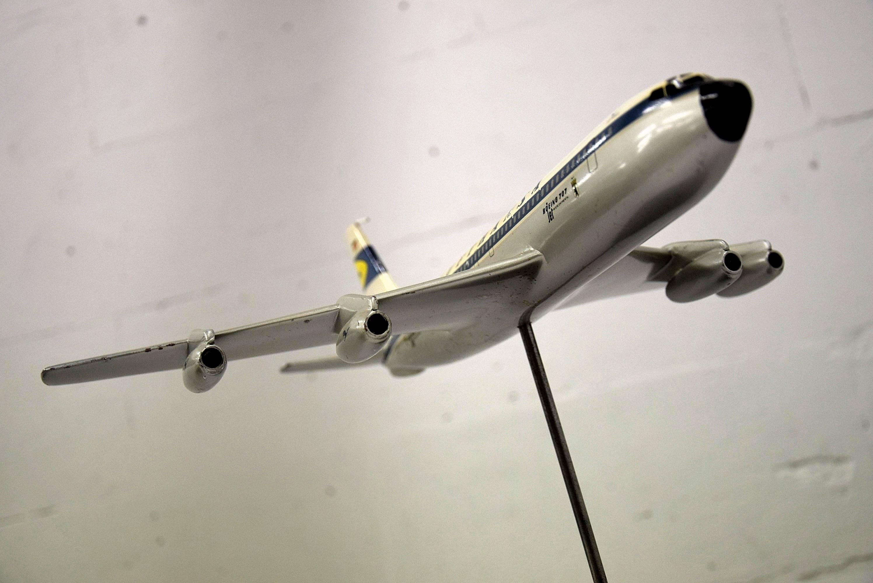 Boeing 707 Lufthansa Scale Model In Excellent Condition In Weesp, NL