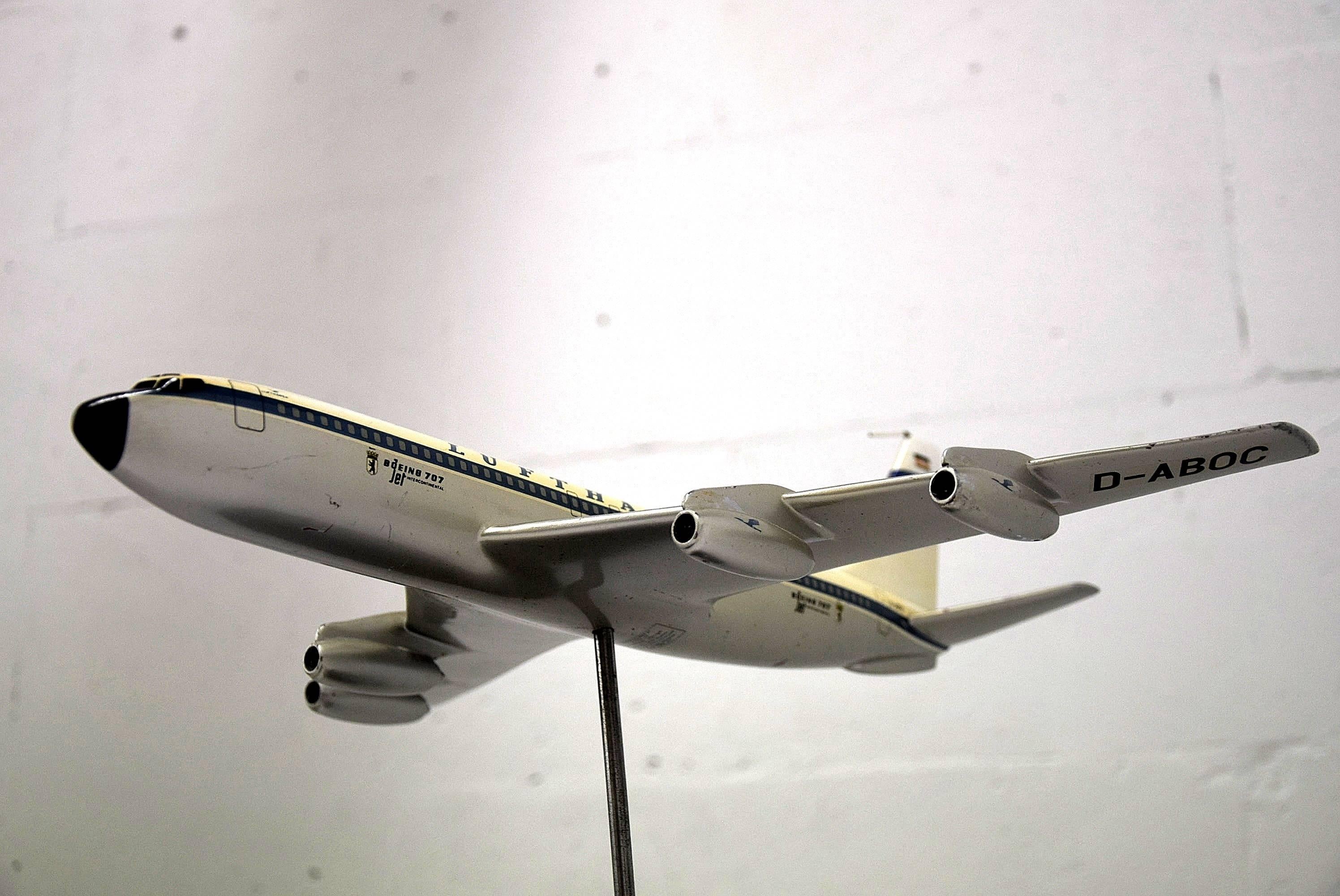 Metal Boeing 707 Lufthansa Scale Model