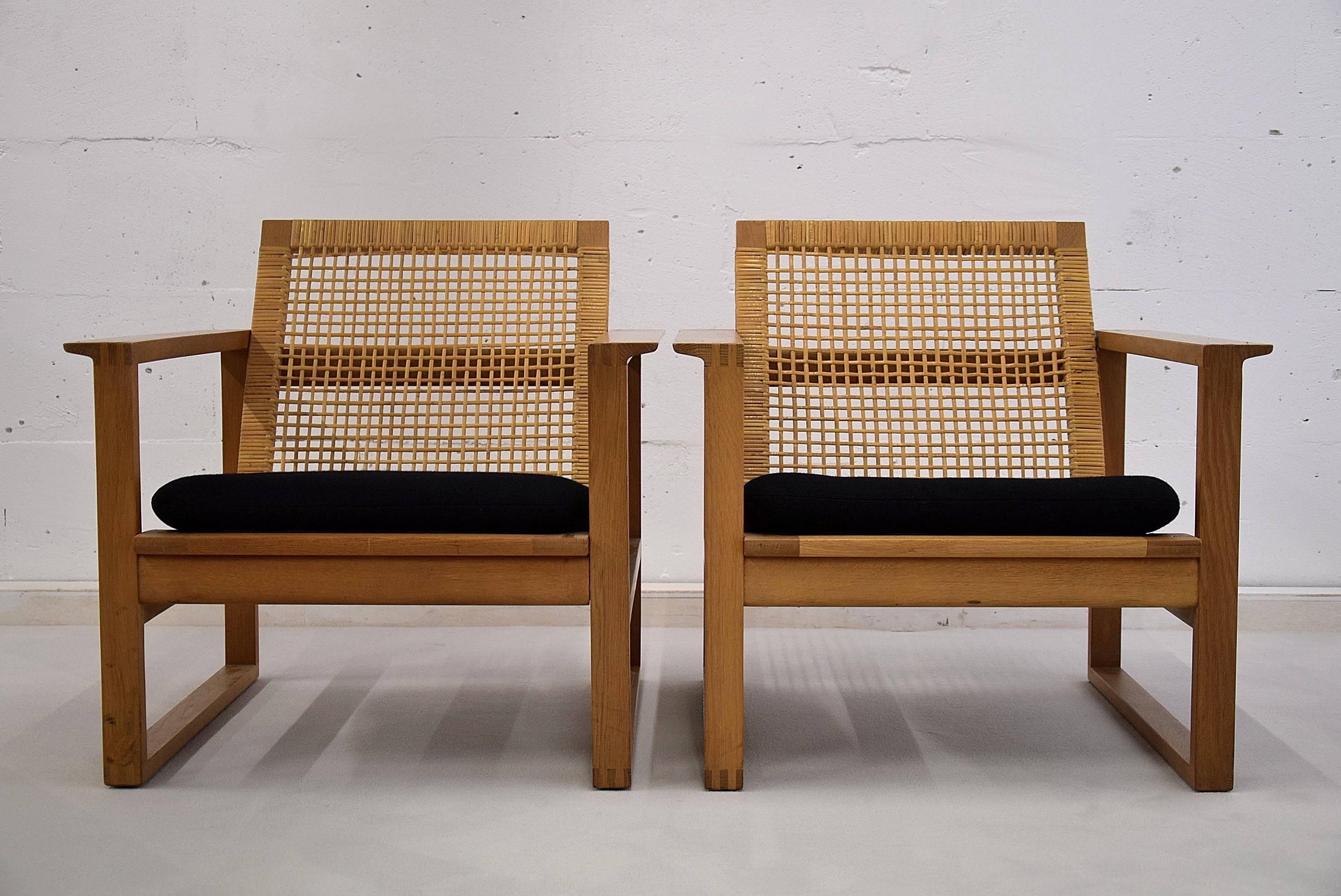 Børge Mogensen, Pair of Oak and Cane Lounge Chairs In Excellent Condition In Weesp, NL