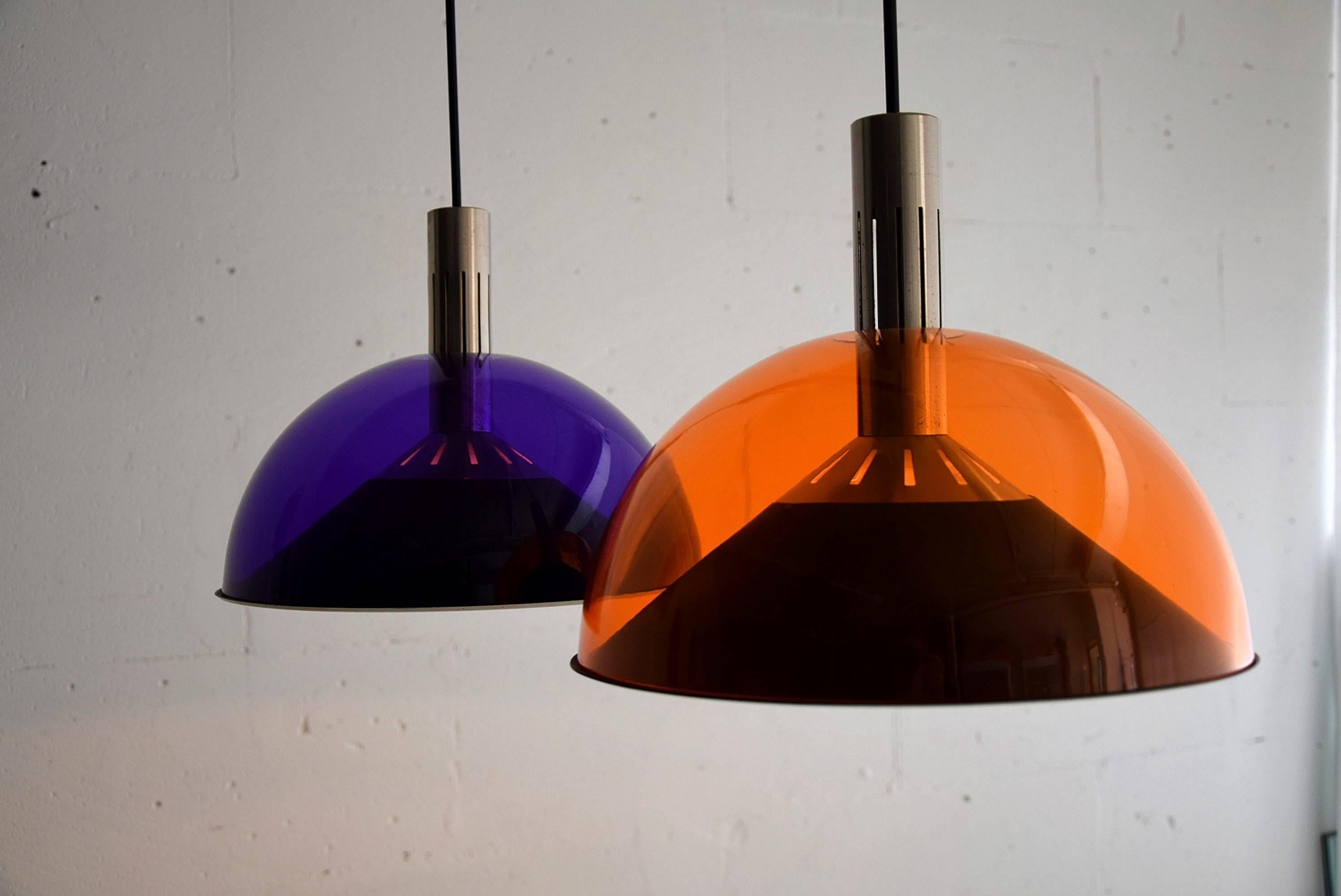 Mid century modern Stilnovo ceiling lamp made of an orange and purple acrylic shade icm with teakwood, stainless steel and black painted iron.
The shades can be adjusted separately in height.

Measurements: H 90 x W 66 x D 30 cm.