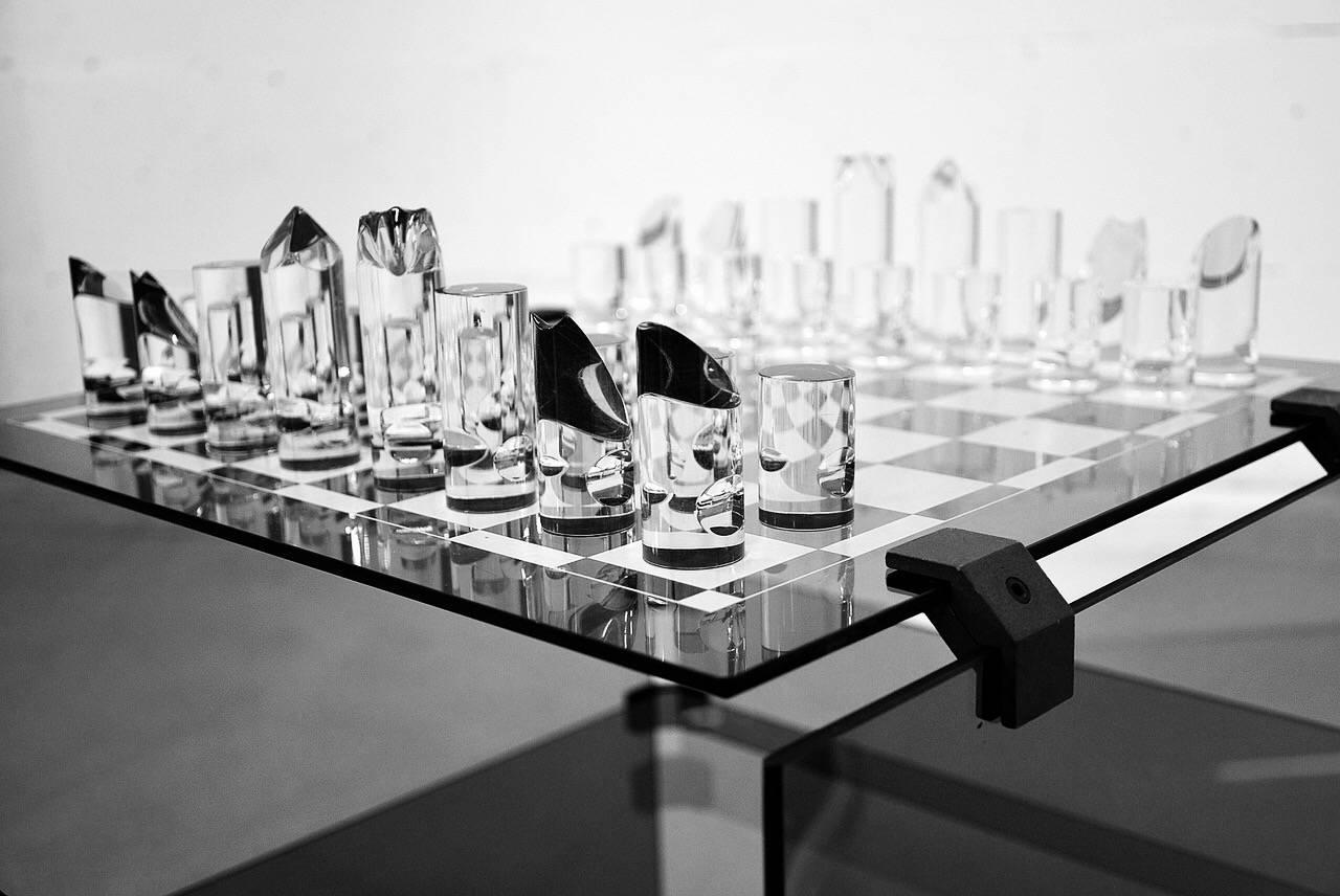 Acrylic chess set and glass chess table made in the 1970s.

The set is a real eye catcher and in great condition.

Measurements : L 44 x W 42 x H 42 cm. 44.