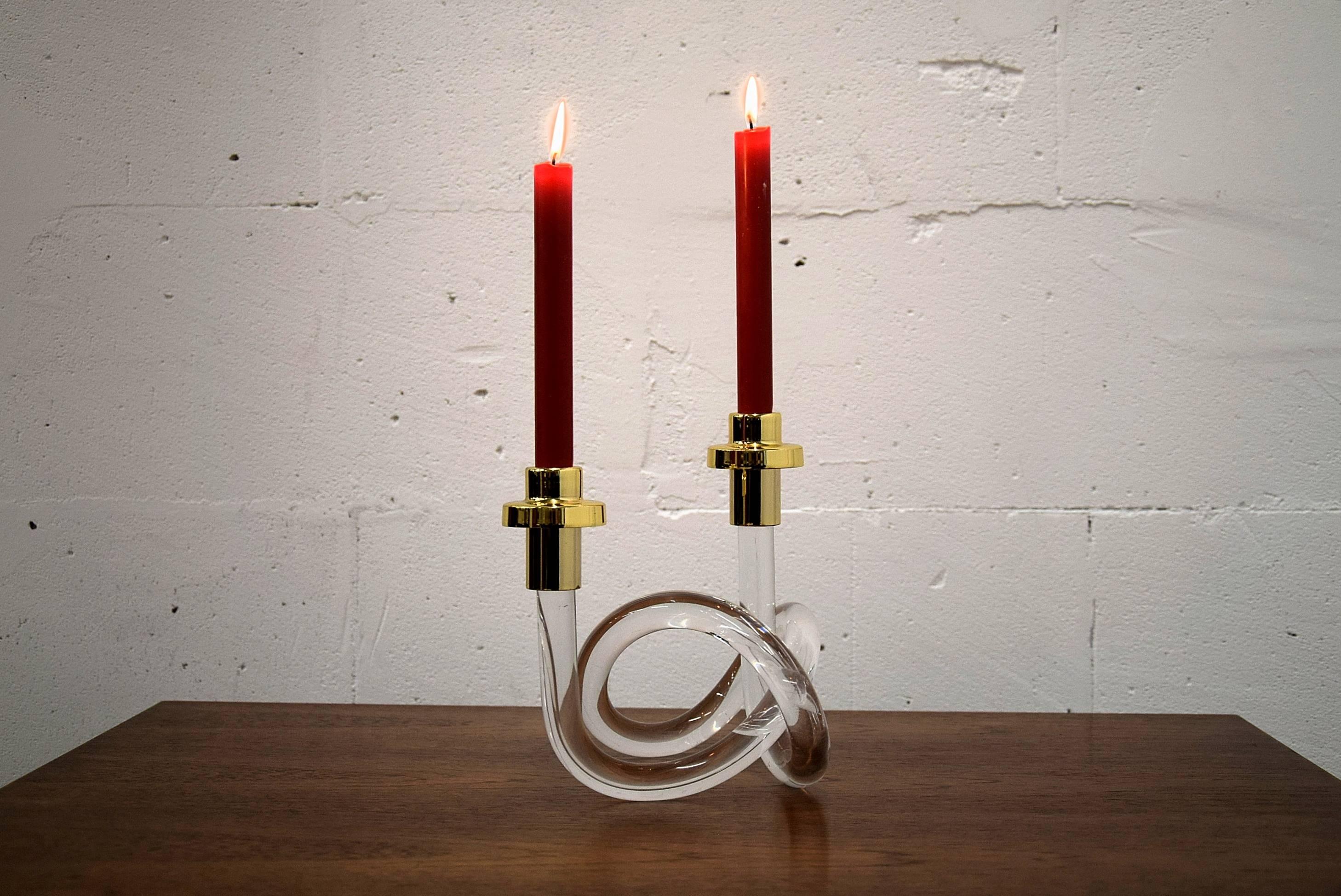 Double Lucite and gold Mid-Century candleholder by Dorothy Thorpe.

This elegant piece was created by Dorothy Thorpe in the early 1950s.

Measurements: H.23 x W.25 x D.25 cm.

Born in Salt Lake City in 1901, Dorothy Thorpe was a Mid-Century