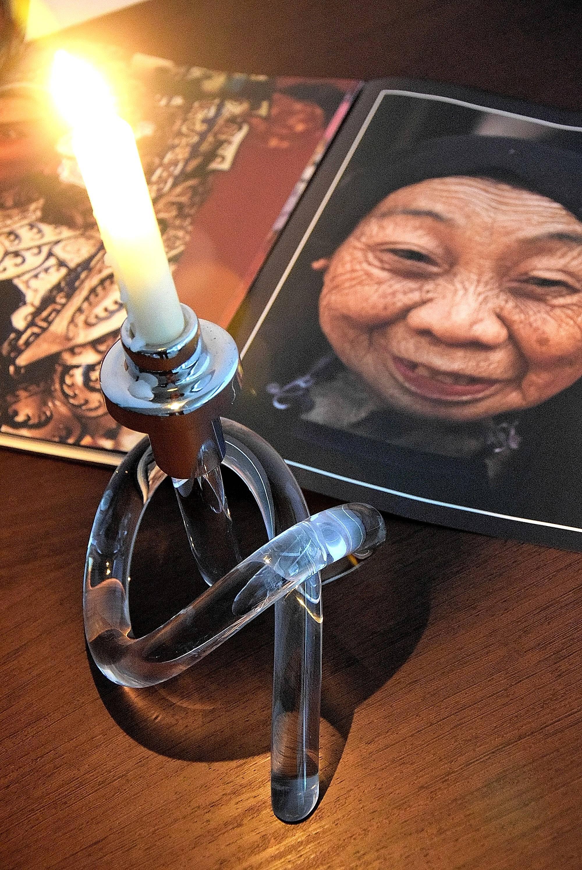 Kerzenhalter aus Chrom und Lucite aus der Mitte des Jahrhunderts von Dorothy Thorpe im Zustand „Hervorragend“ im Angebot in Weesp, NL