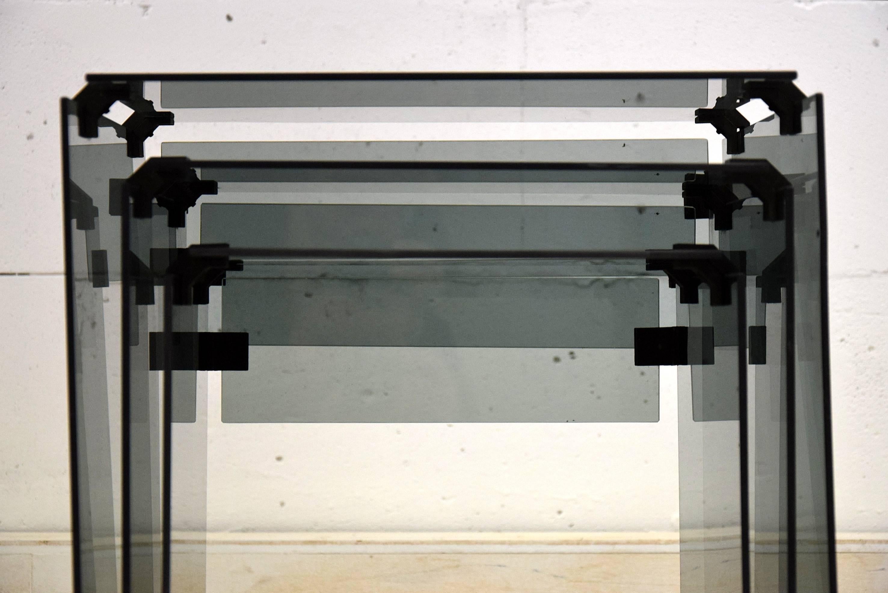 Moderne Glas-Stapeltische aus der Mitte des Jahrhunderts im Zustand „Gut“ im Angebot in Weesp, NL