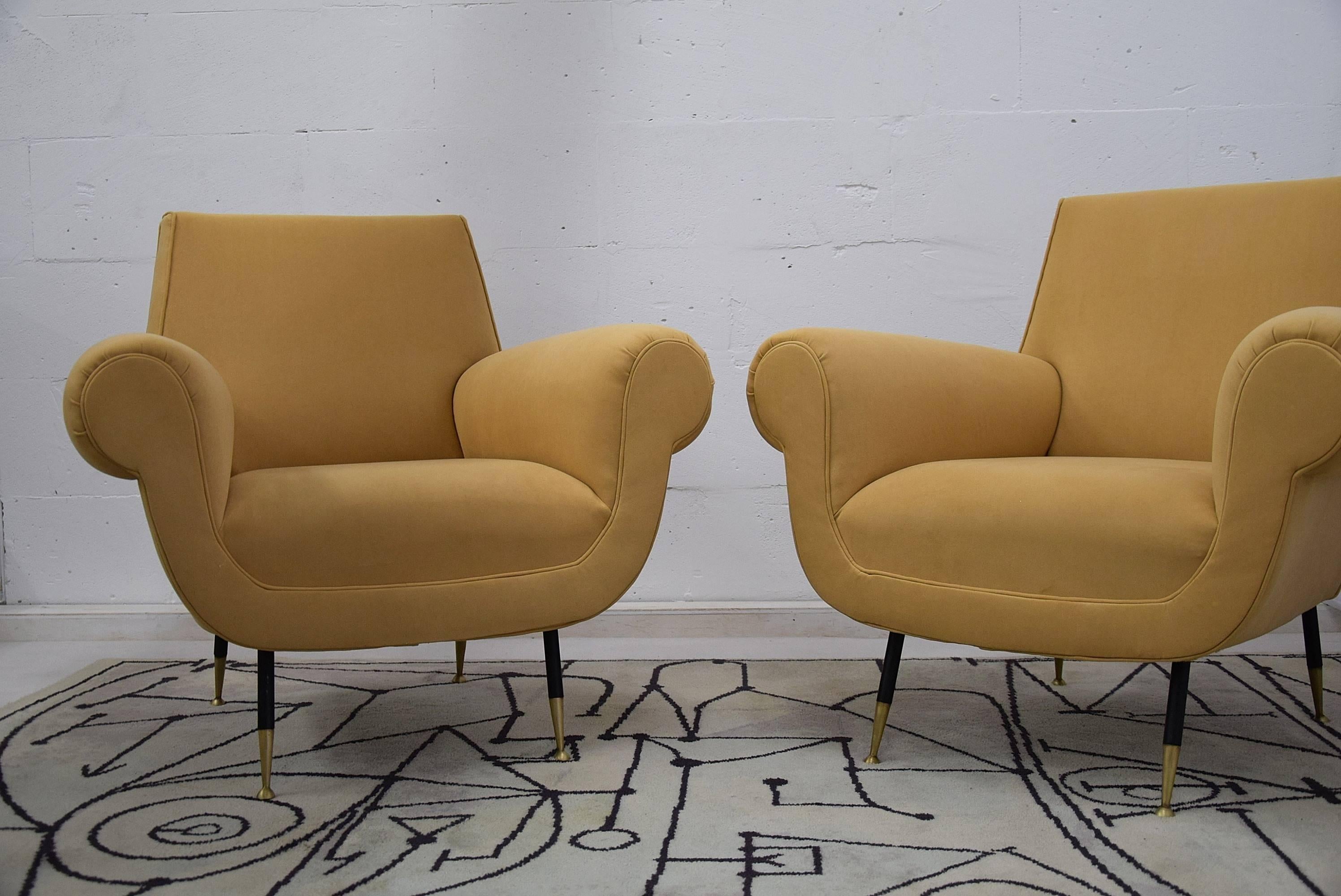 Mid century modern Minotti beige lounge chairs
Elegant and very stylish Mid-Century lounge chairs designed by Gigi Radice. 

The chairs have been fully restored and meticulously upholstered in Tuscany with all new foam and camel colored alcantara