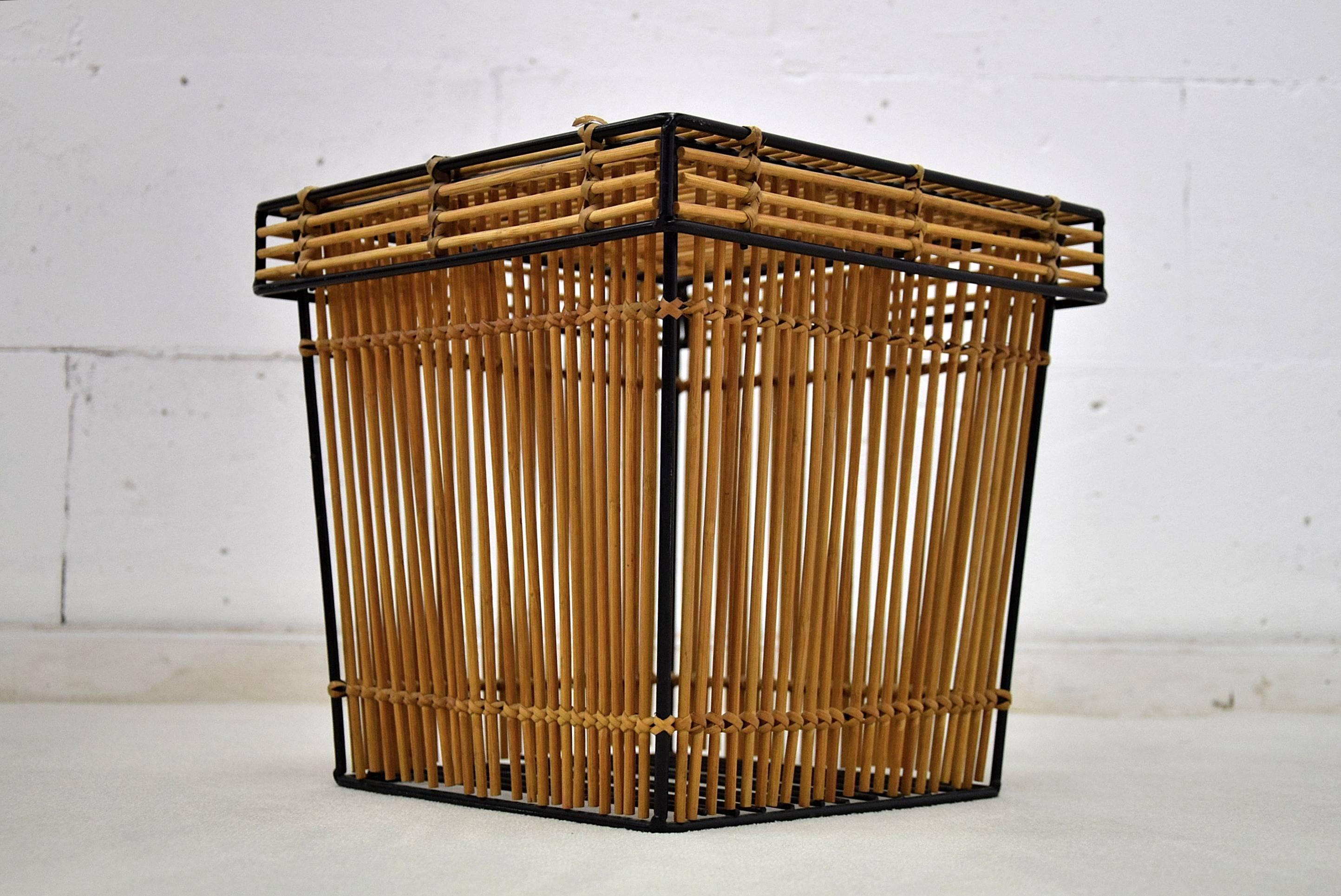 Steel and wicker Mid century modern baskets
Beautiful and decorative baskets produced by Rohe, Noordwolde, the Netherlands in the 1960s.

The baskets are in great condition. One of them, image number 5, misses one of the steel rods at the