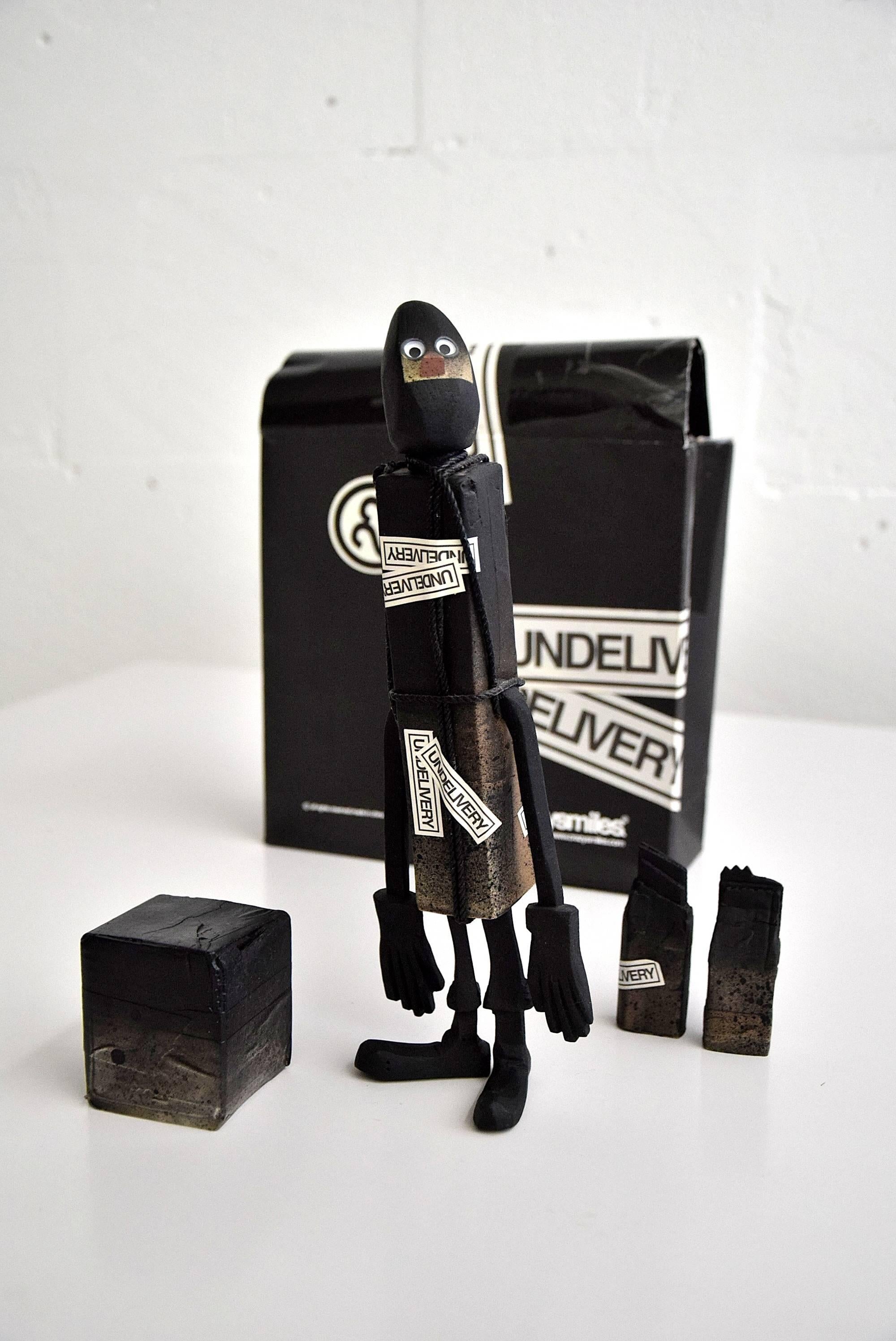 CC 22 Undelivery P.E.T.E.R. P. di Michael Lau 2003 Designer Art Toy in vendita 3