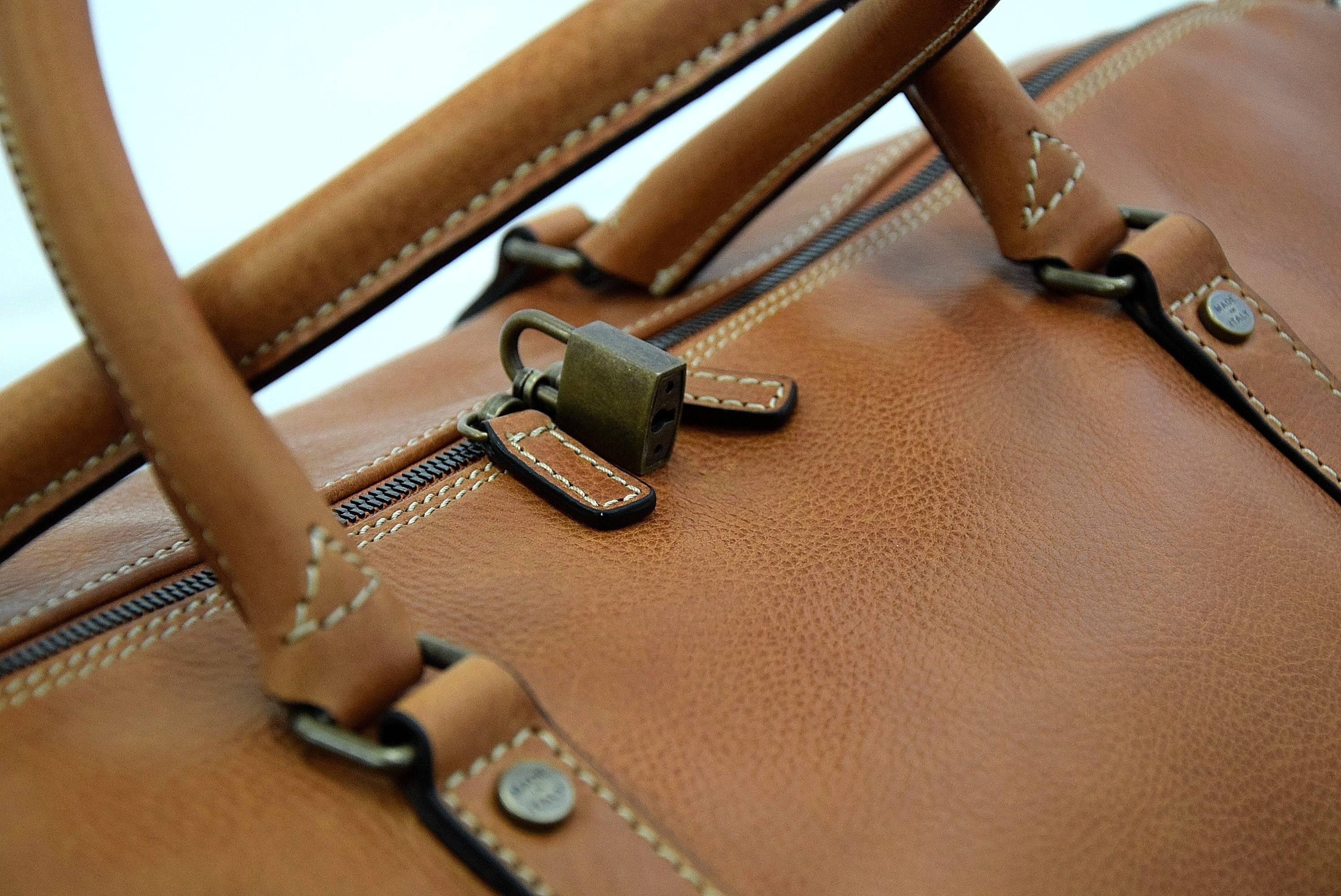 Italian Hand Made Buffalo Leather Dominio Travelbag For Sale 2