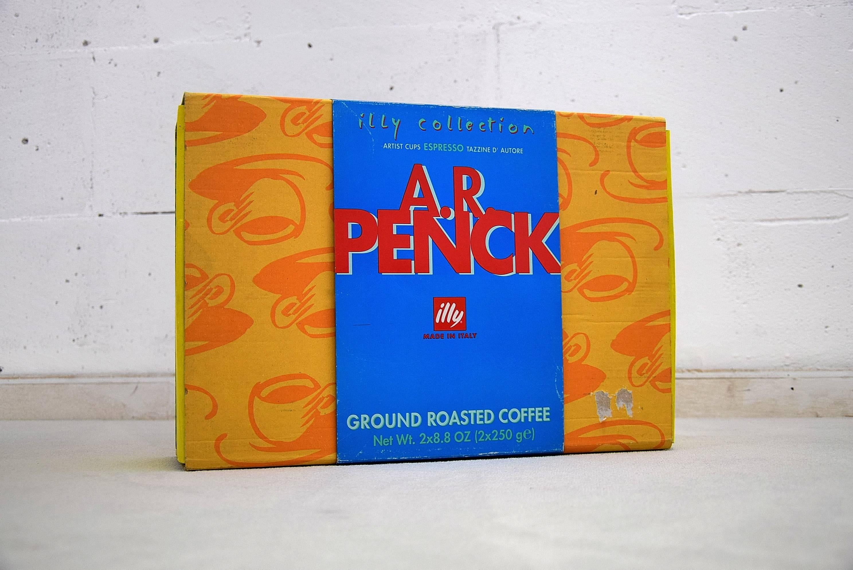 Espressotassen von A.R. Penck, 1997

Ein schönes und sehr seltenes Set von Espressotassen, entworfen von A.R. Penck im Jahr 1997 für die Illy-Kollektion.

Das Set ist neu und wird in der Originalverpackung ohne den Kaffee geliefert.