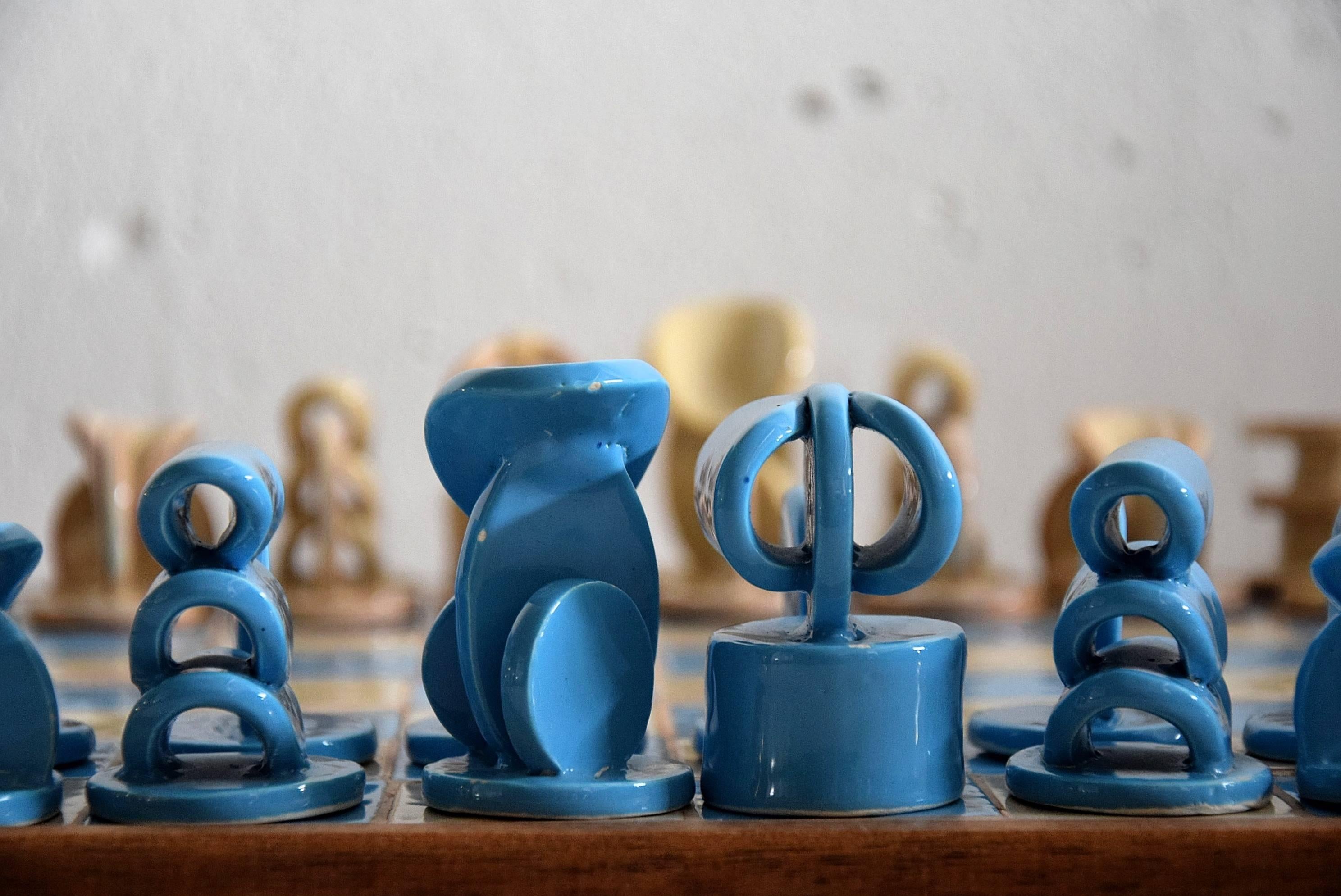 French Mid-Century Modern Rare Ceramic Chess Set In Excellent Condition In Weesp, NL