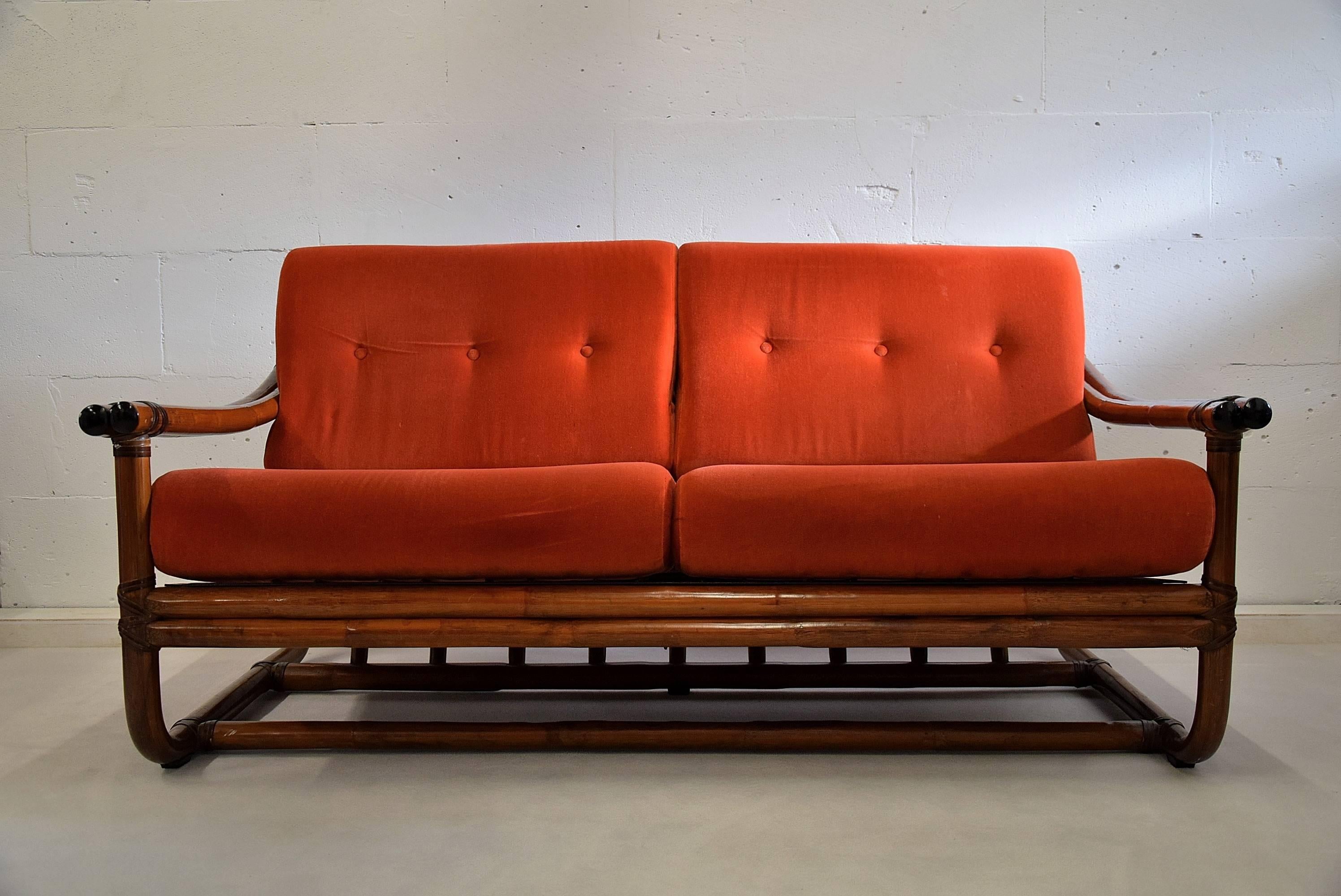 Italian Two-Seat Mid Century Modern Orange Bamboo Lounge Sofa In Good Condition In Weesp, NL