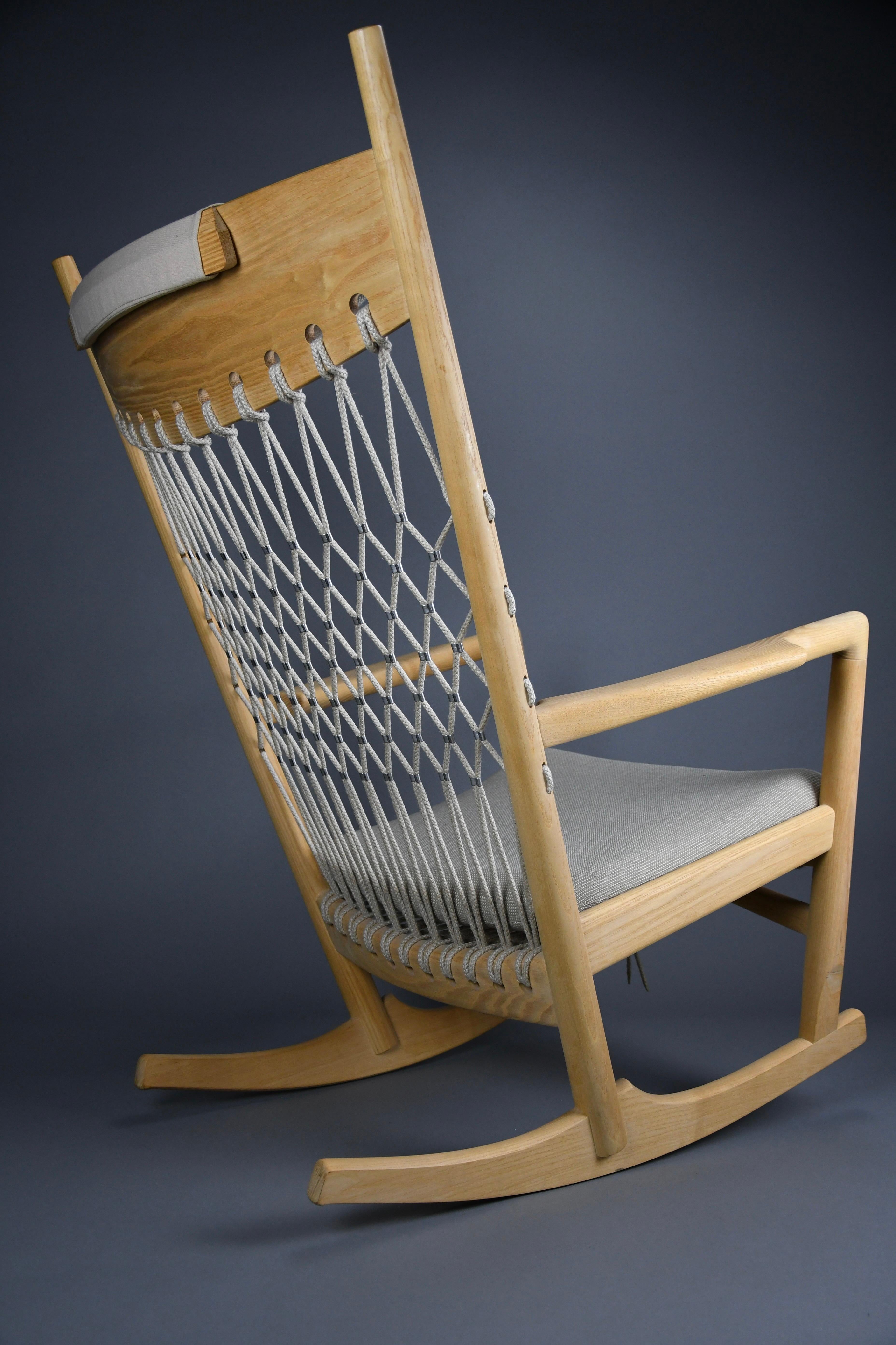Hans J. Wegner PP124 Schaukelstuhl - 1984 - PP Møbler, Dänemark (Stoff) im Angebot